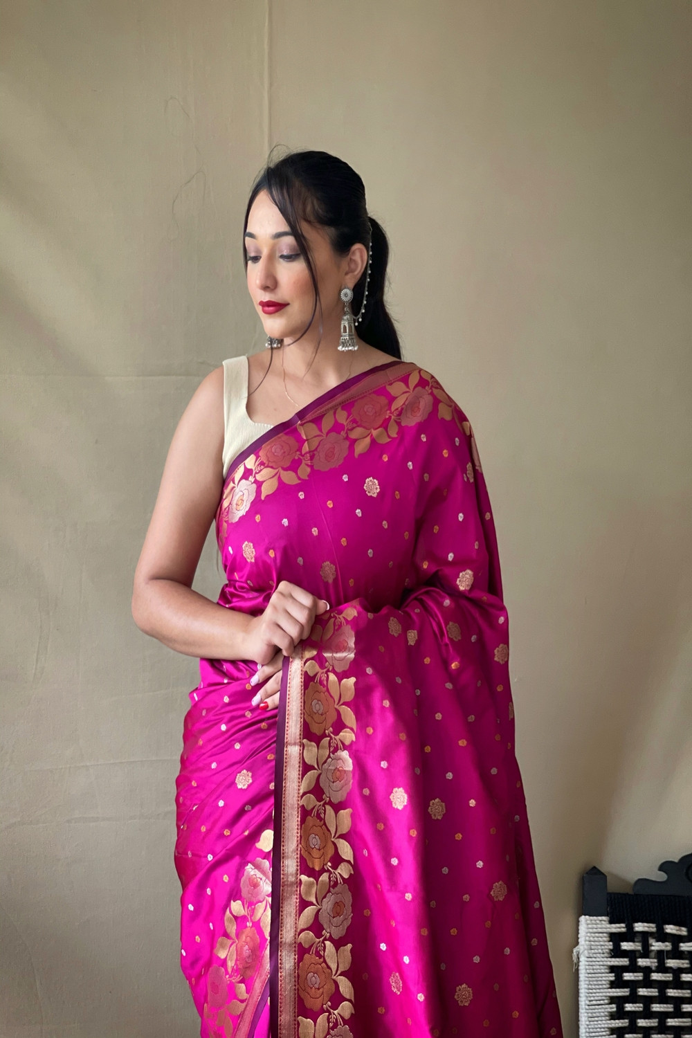 Soft Silk saree with Zari woven floral broder & pallu - Pink