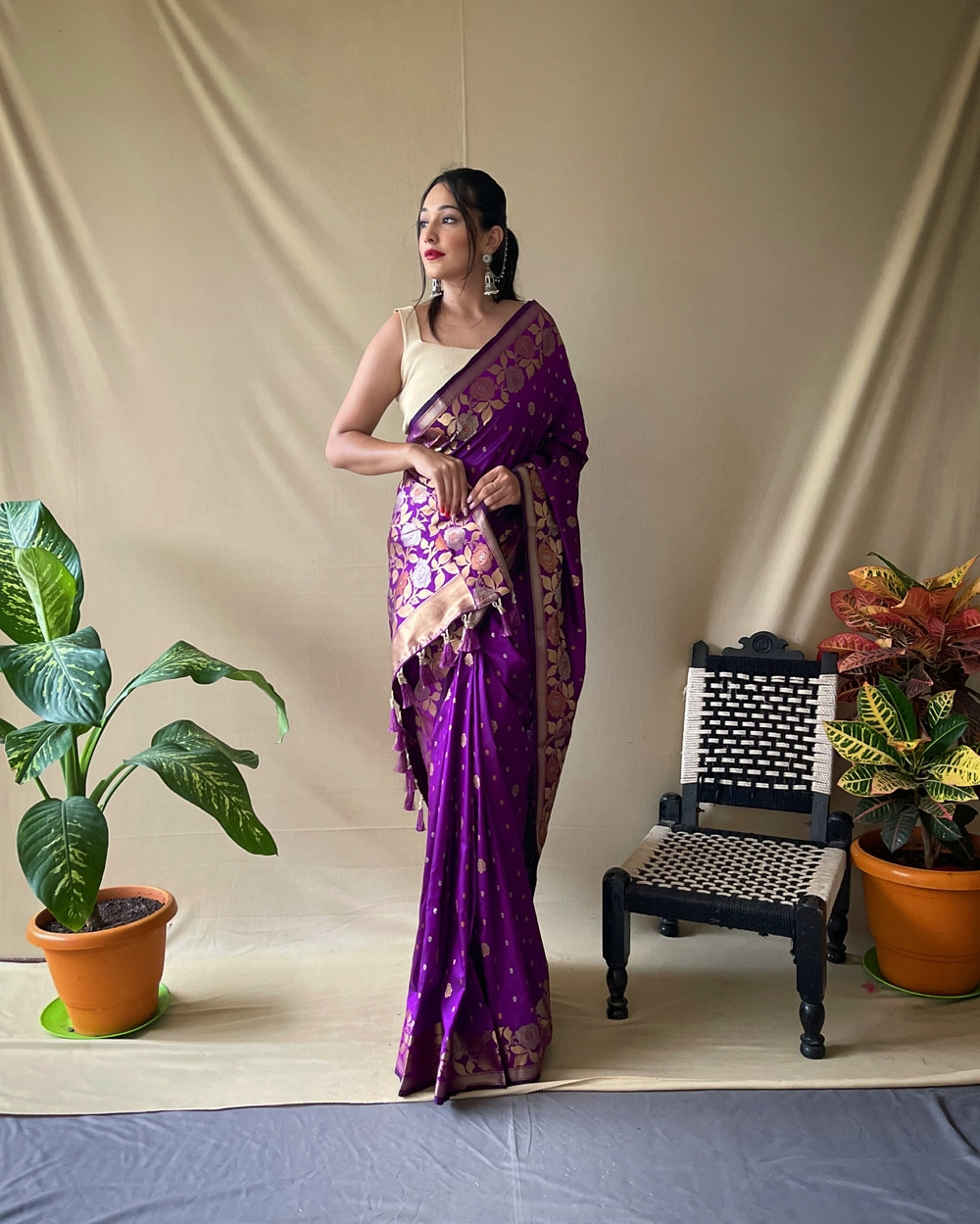 Soft Silk saree with Zari woven floral broder & pallu - Purple