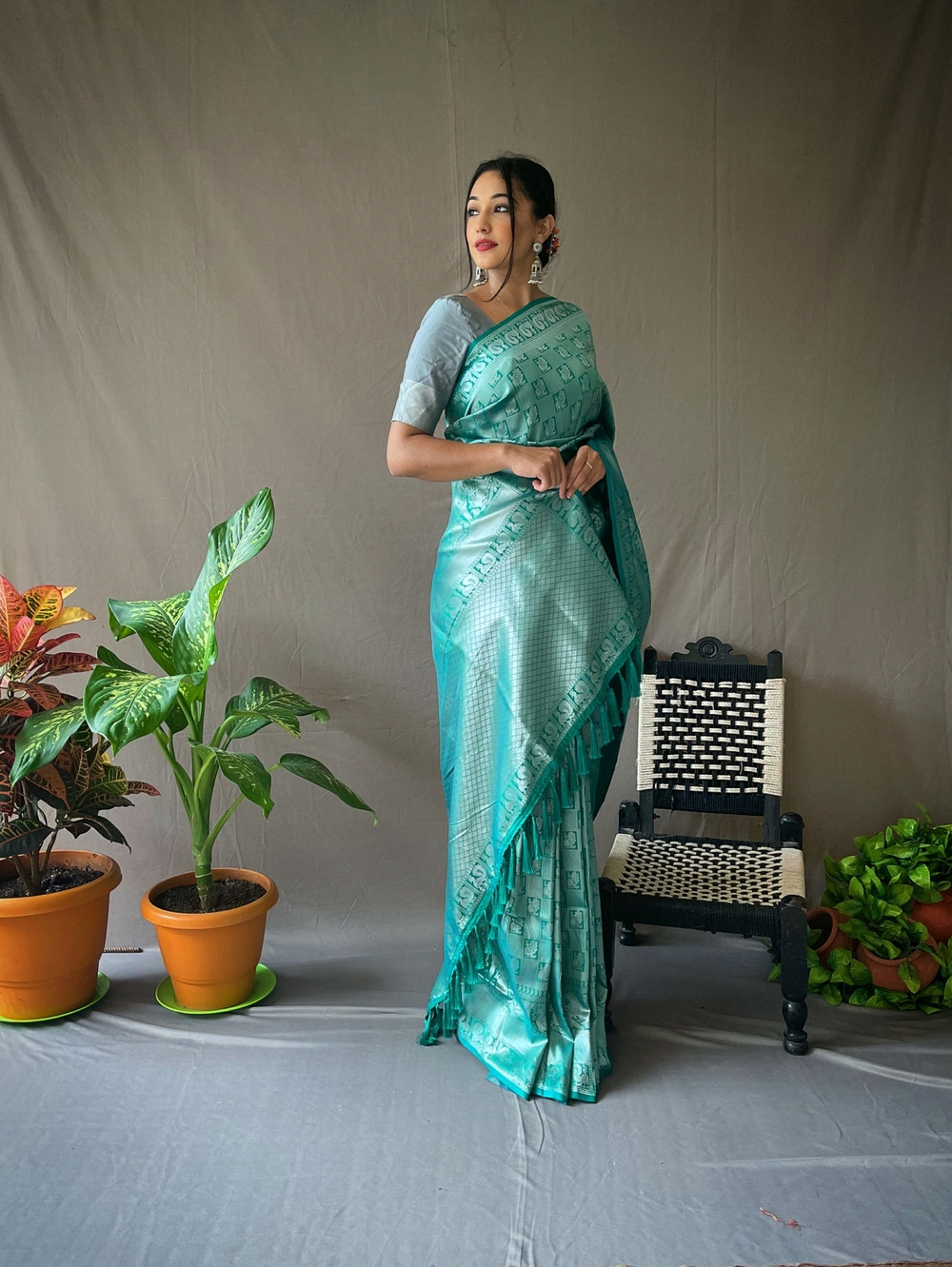 Silver zari Woven Pure Kanjeevaram Silk handloom saree - rama Green