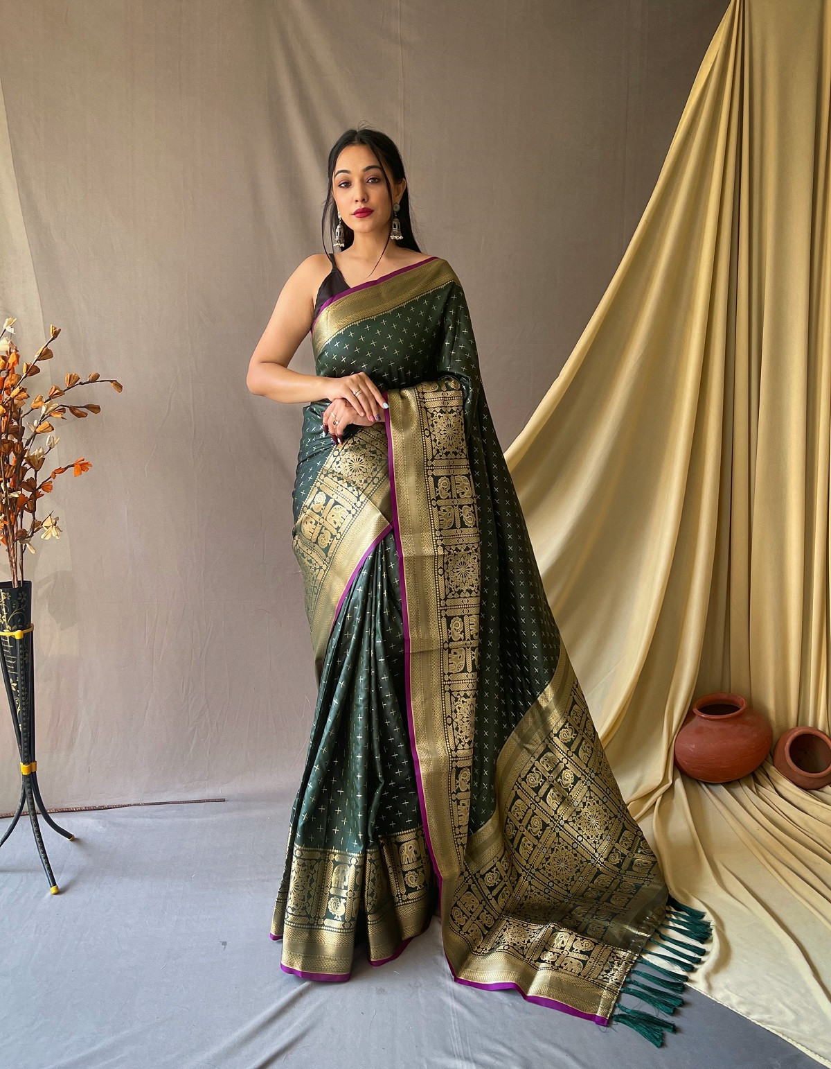 Soft Silk saree With Gold Zari woven broder and Rich Pallu - Green