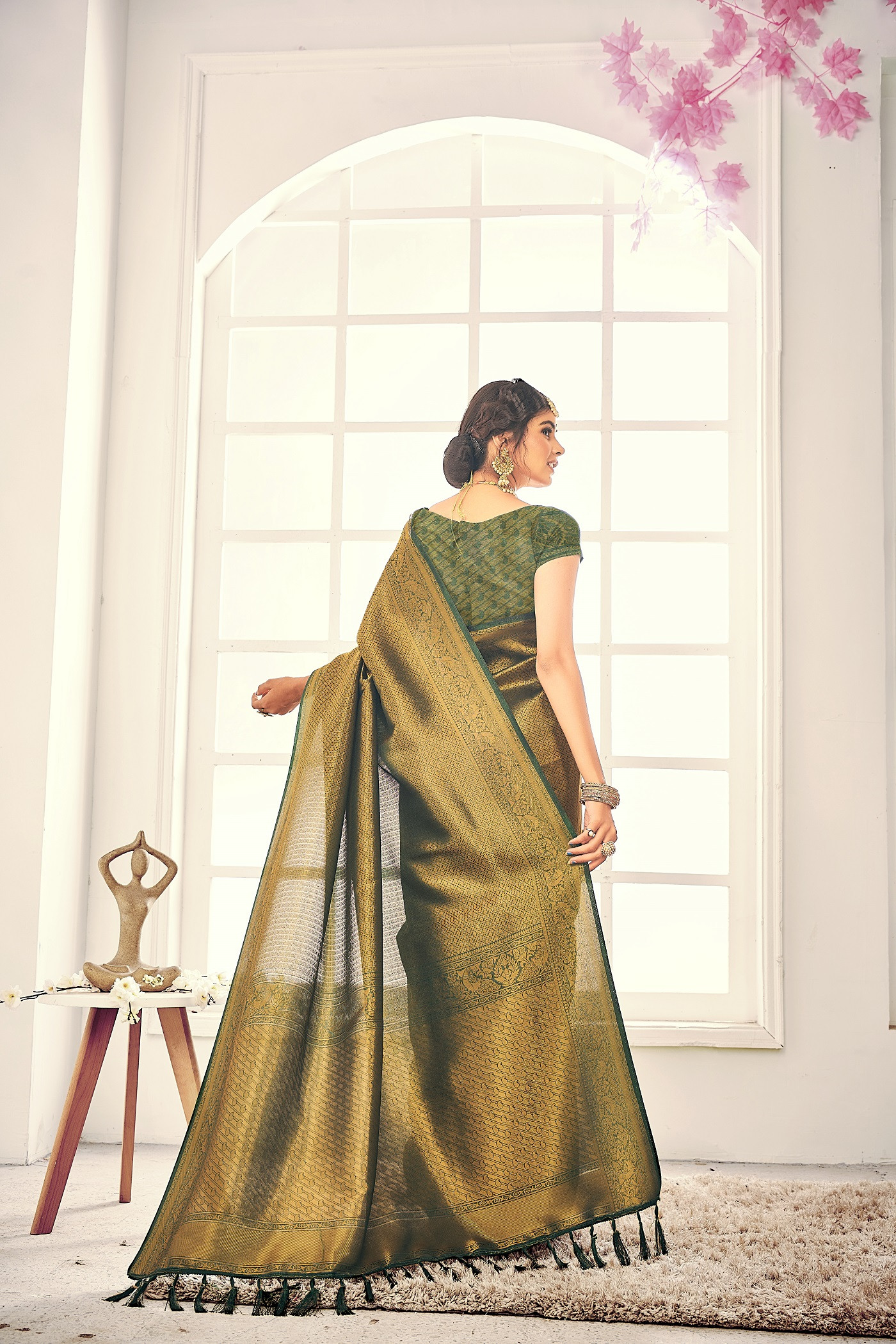 Gold zari woven Pure kanjeevaram soft silk Saree - Green