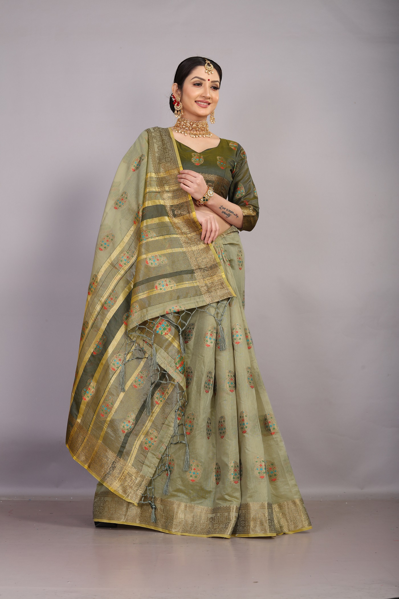 Gold zari meenkari woven Pure cotton saree with chit pallu - Mahendi