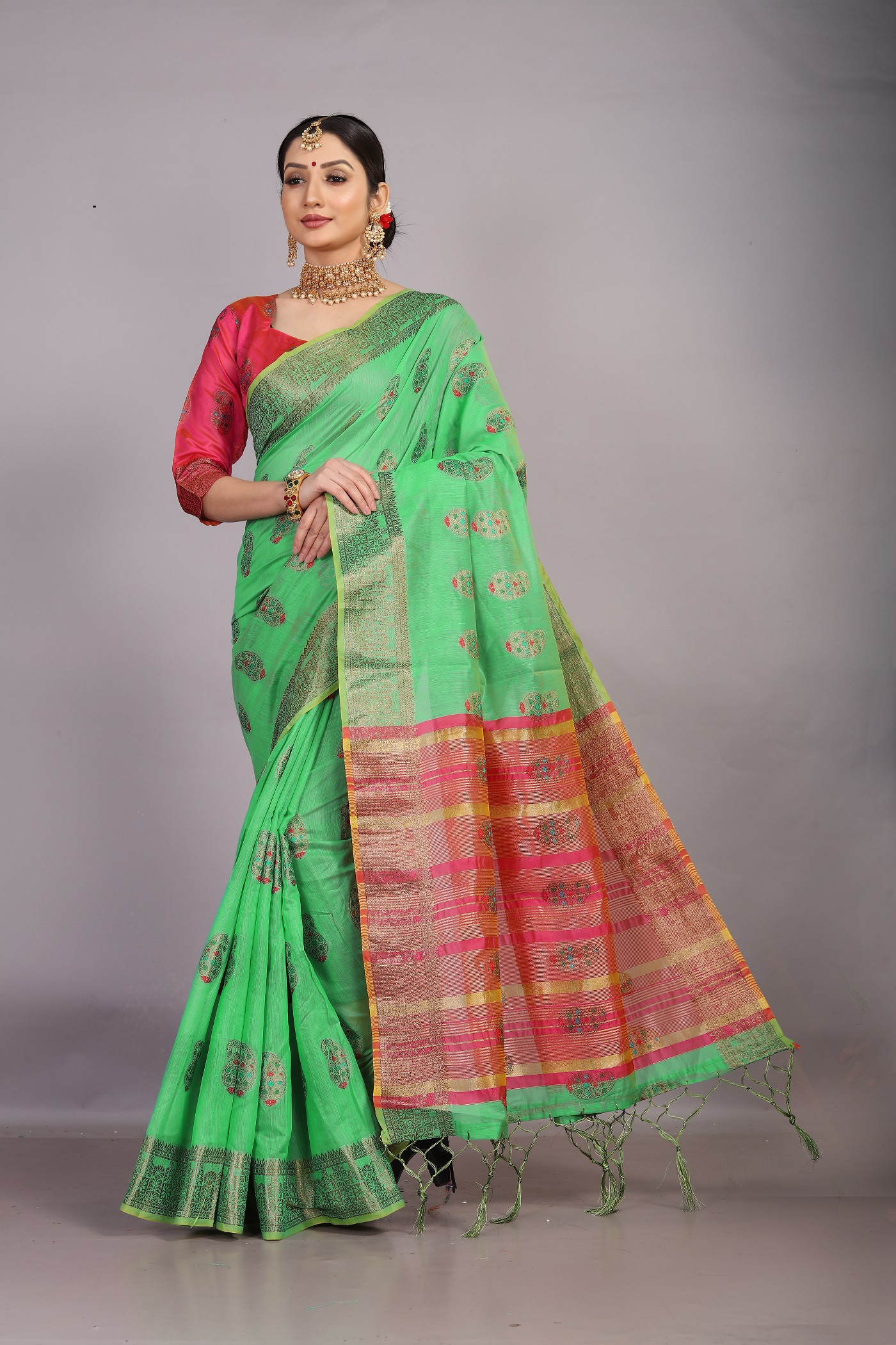 Gold zari meenkari woven Pure cotton saree with chit pallu - Green
