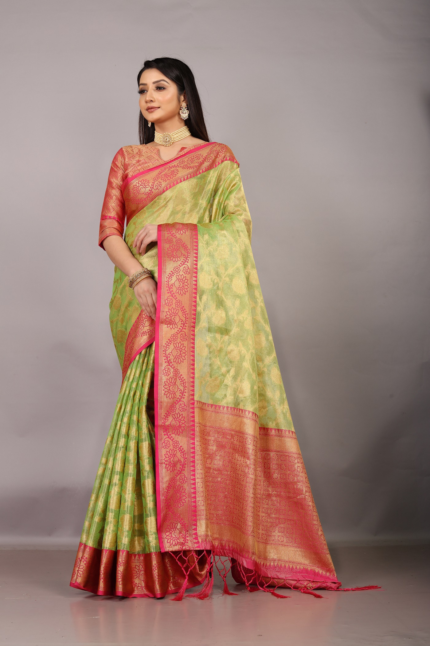 Banarasi Organza saree with Zari woven Contrast and pallu -Green