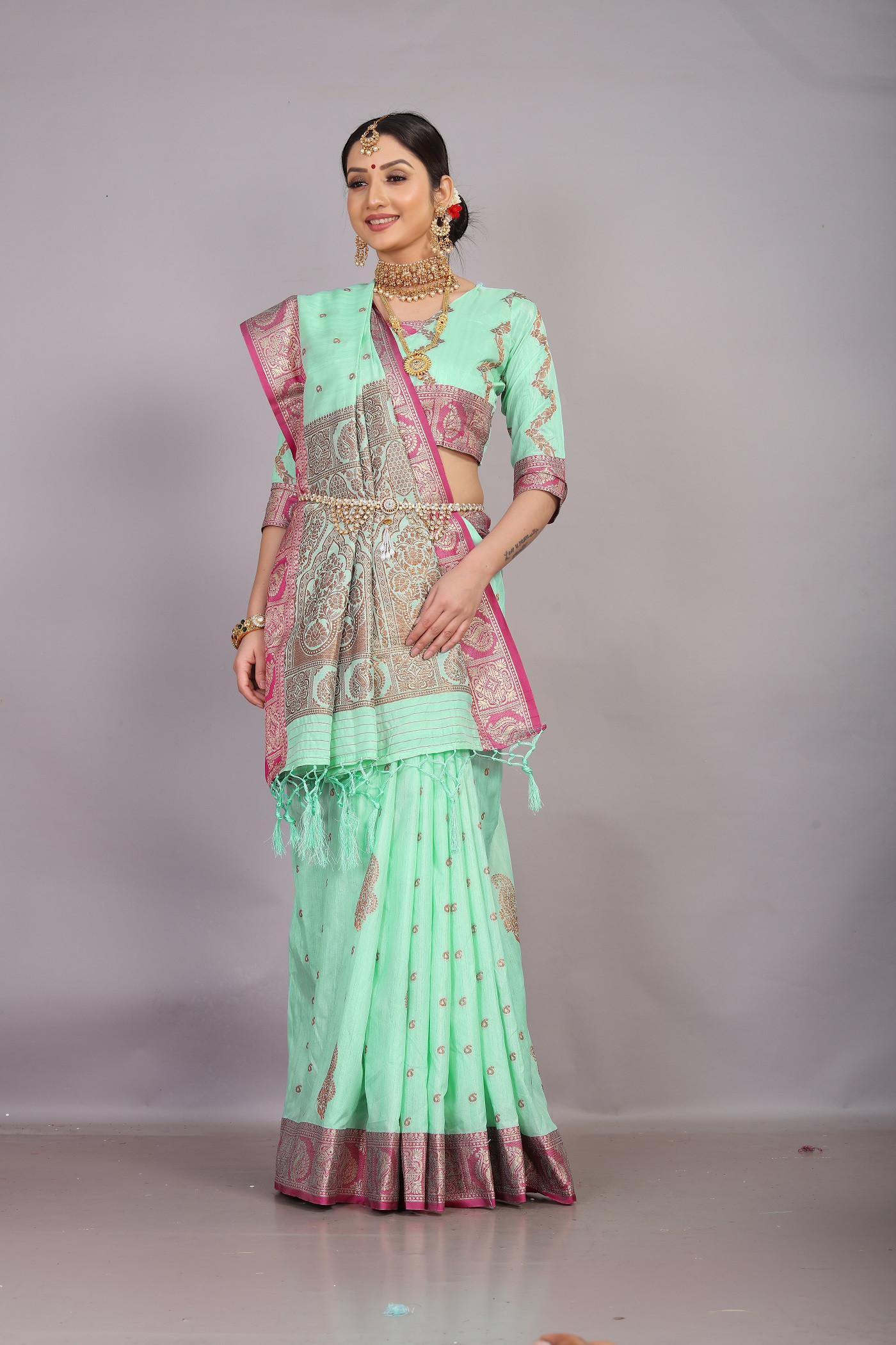 Gold zari woven dola silk saree with rich pallu - Aqua Blue