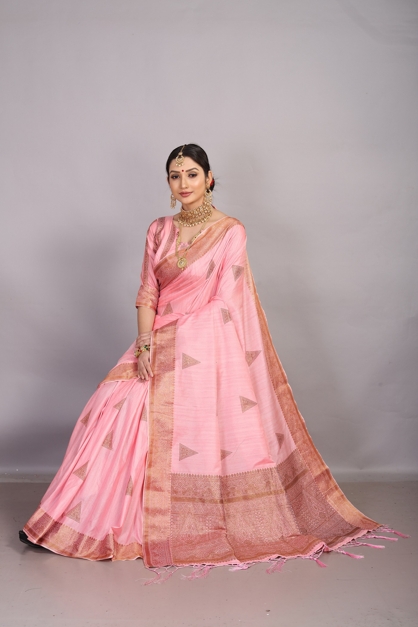 Gold zari woven dola silk saree with rich pallu - Pink