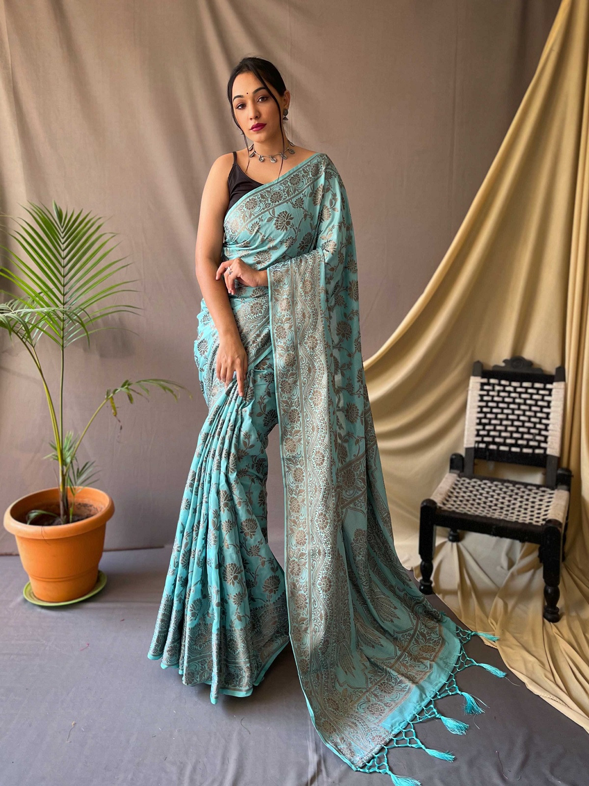 Copper Zari jaal woven Pure Cotton saree - Sky Blue