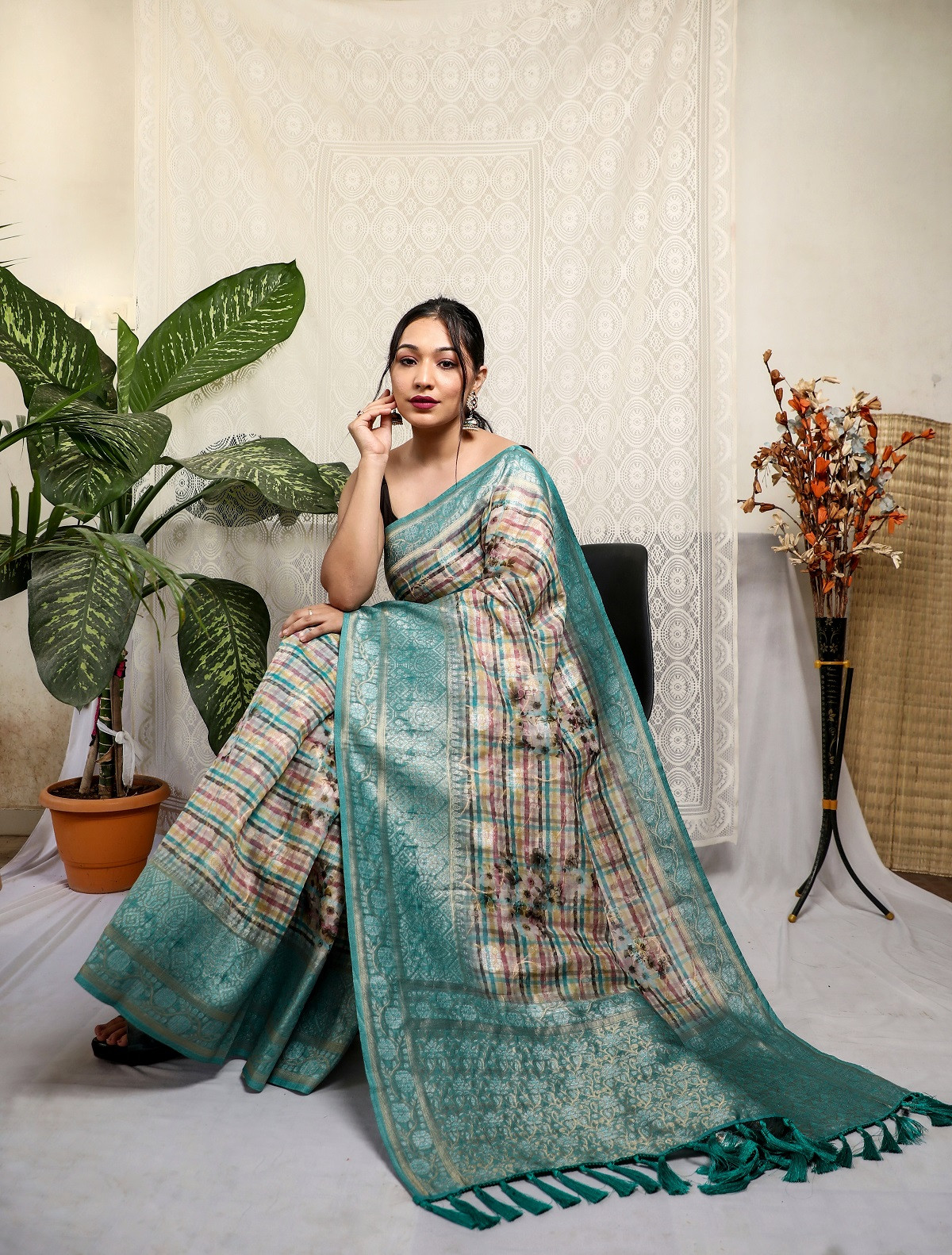 Pure linen Jaal woven saree with checkered prints - Sky Blue