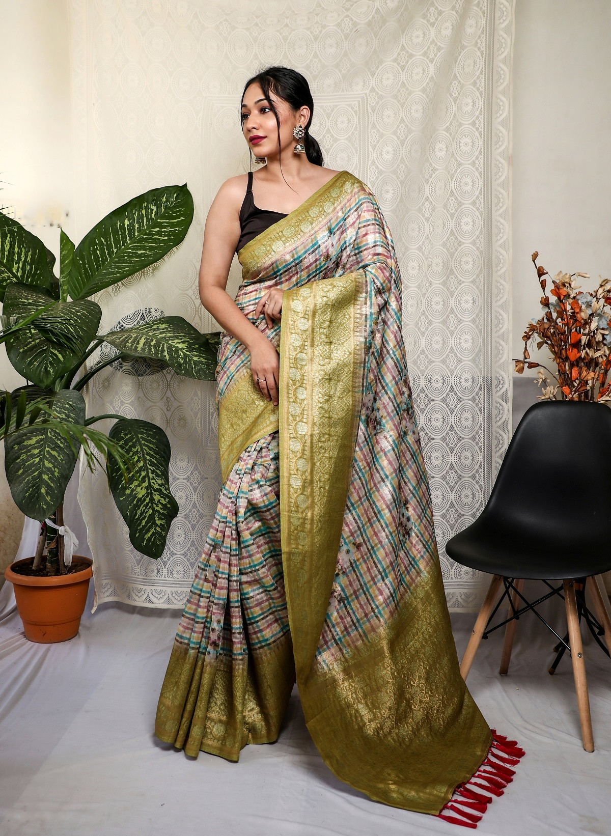 Pure linen Jaal woven saree with checkered prints - Mehandi Green