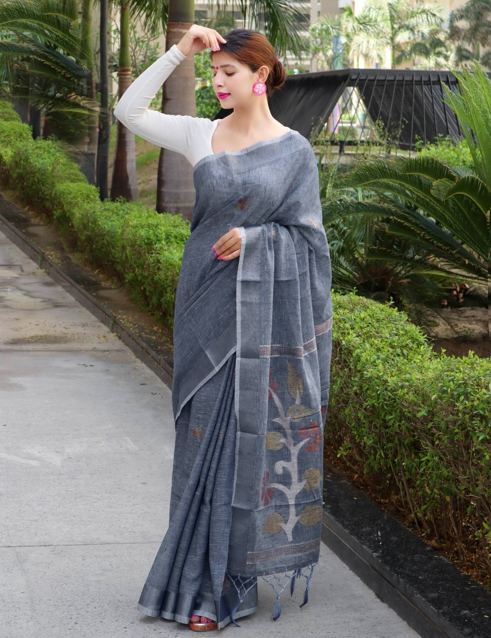 Copper Zari woven Pure linen Saree with meenakari motif - Grey