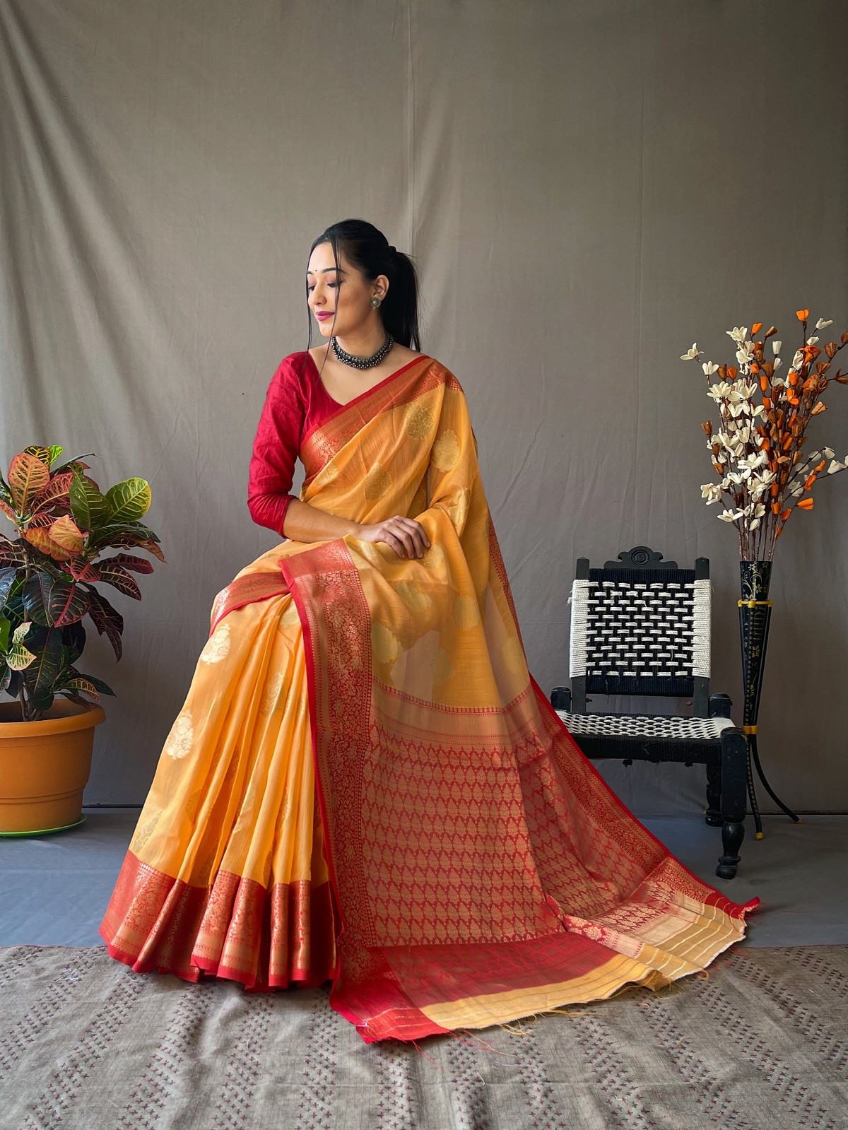 Pure linen silk Zari woven saree with contrast border Pallu - D.Yellow