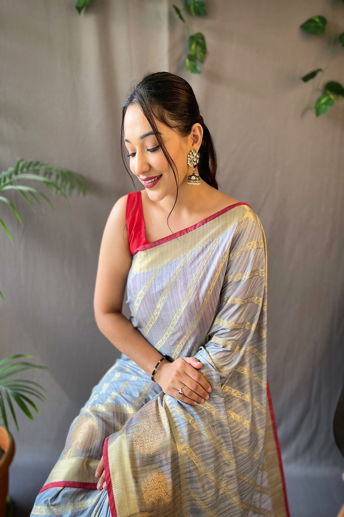 Pure Cotton Gold zari Lehariya woven saree - Grey