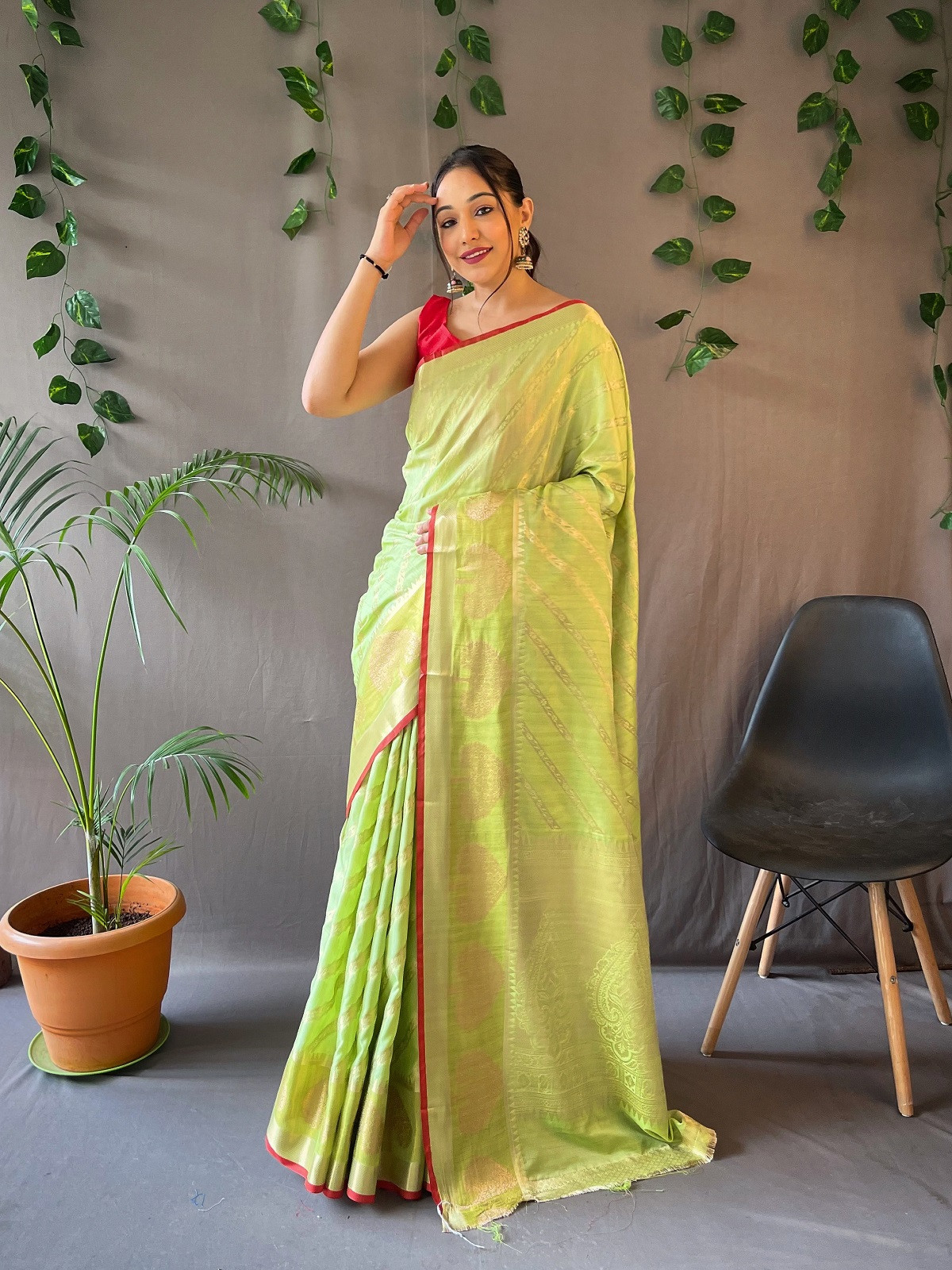 Pure Cotton Gold zari Lehariya woven saree - Light Green