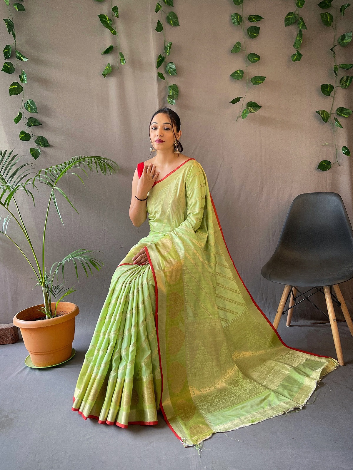 Pure Cotton Gold zari Lehariya woven saree - Light Green