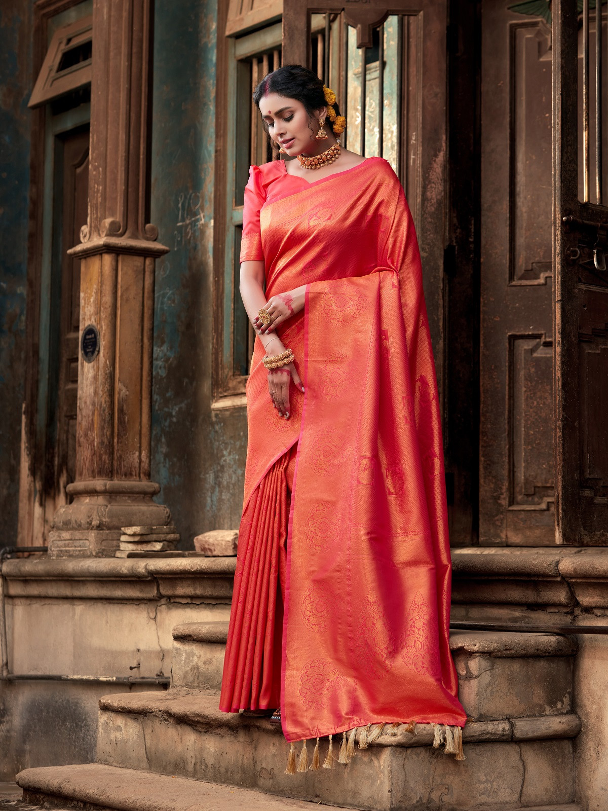 Pure Kanjeevaram Silk Gold zari woven Saree - Neon Pink