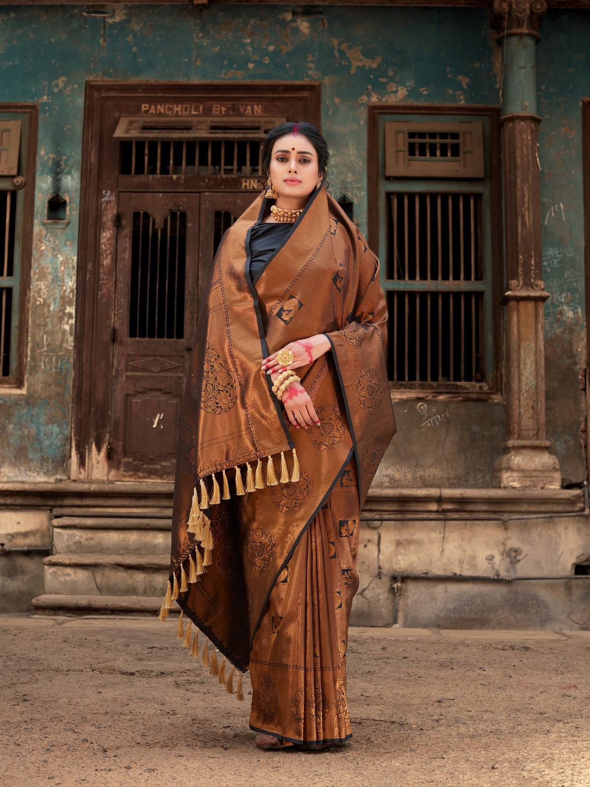Pure Kanjeevaram Silk Gold zari woven Saree - Brown