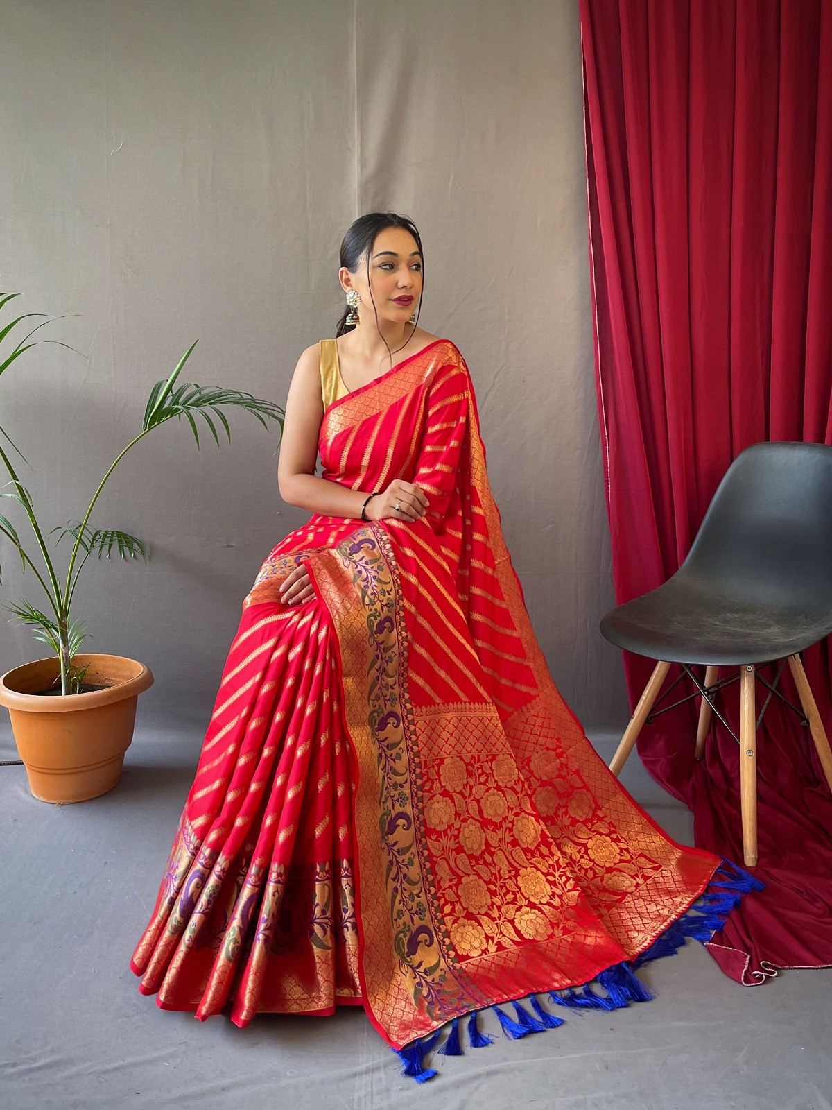 Gold zari lehariya woven Banarasi Soft silk saree - Red