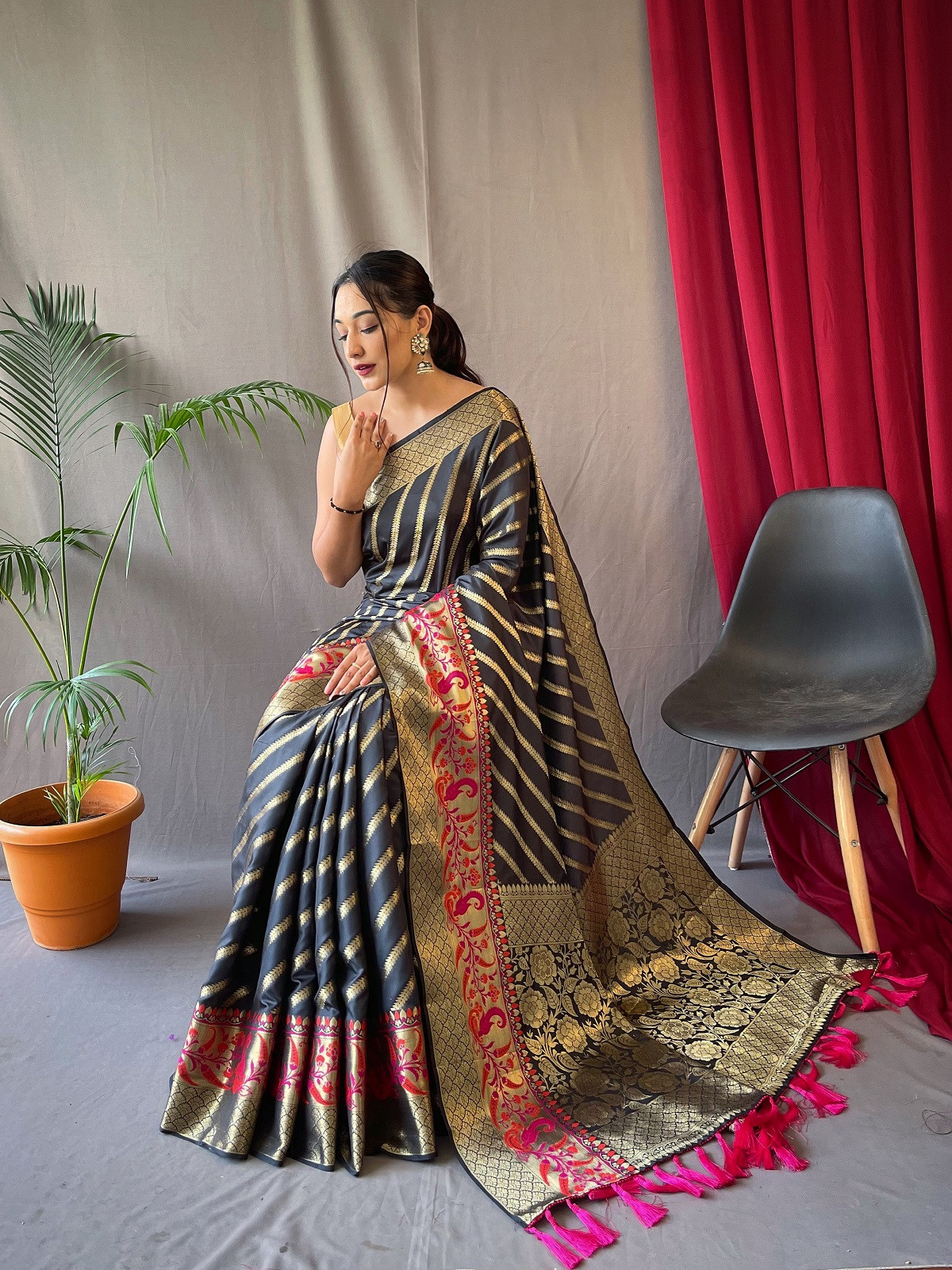 Gold zari lehariya woven Banarasi Soft silk saree - Black