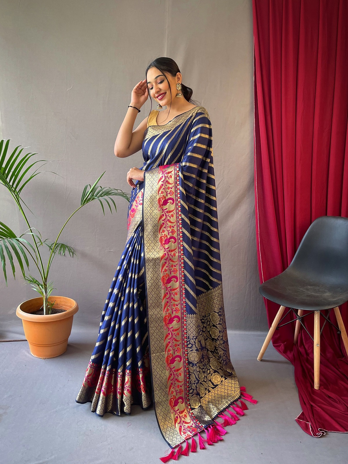 Gold zari lehariya woven Banarasi Soft silk saree - Nave Blue
