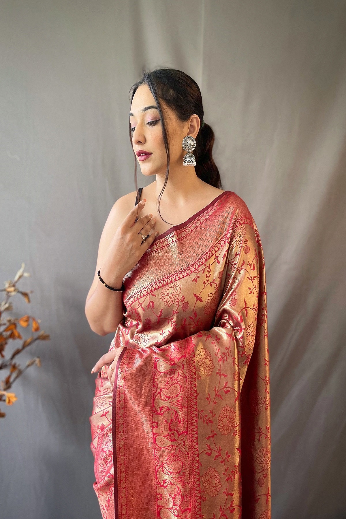 Gold zari Jaal woven Pure kanjeevaram silk Saree - Red