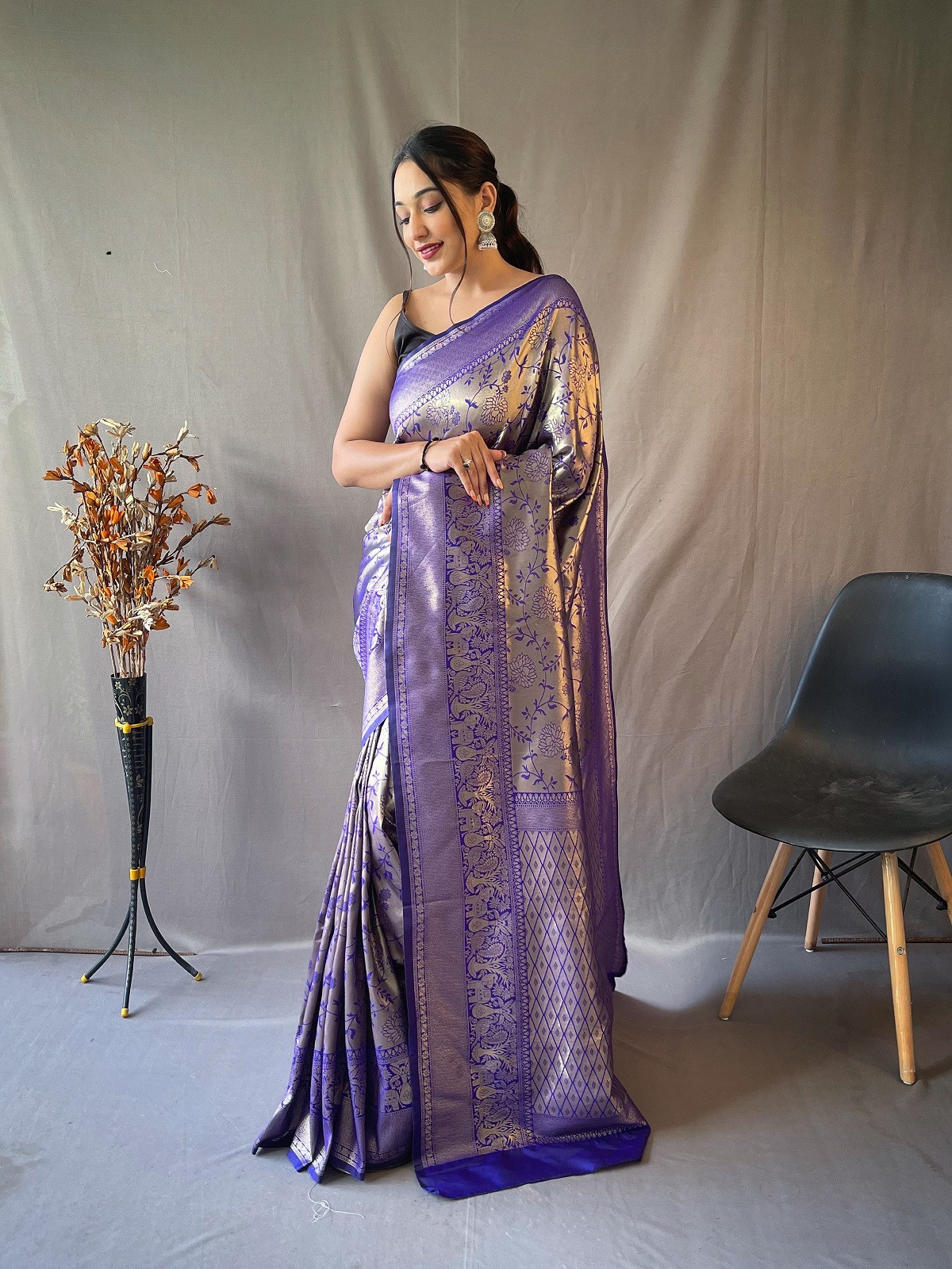 Gold zari Jaal woven Pure kanjeevaram silk Saree - Violet