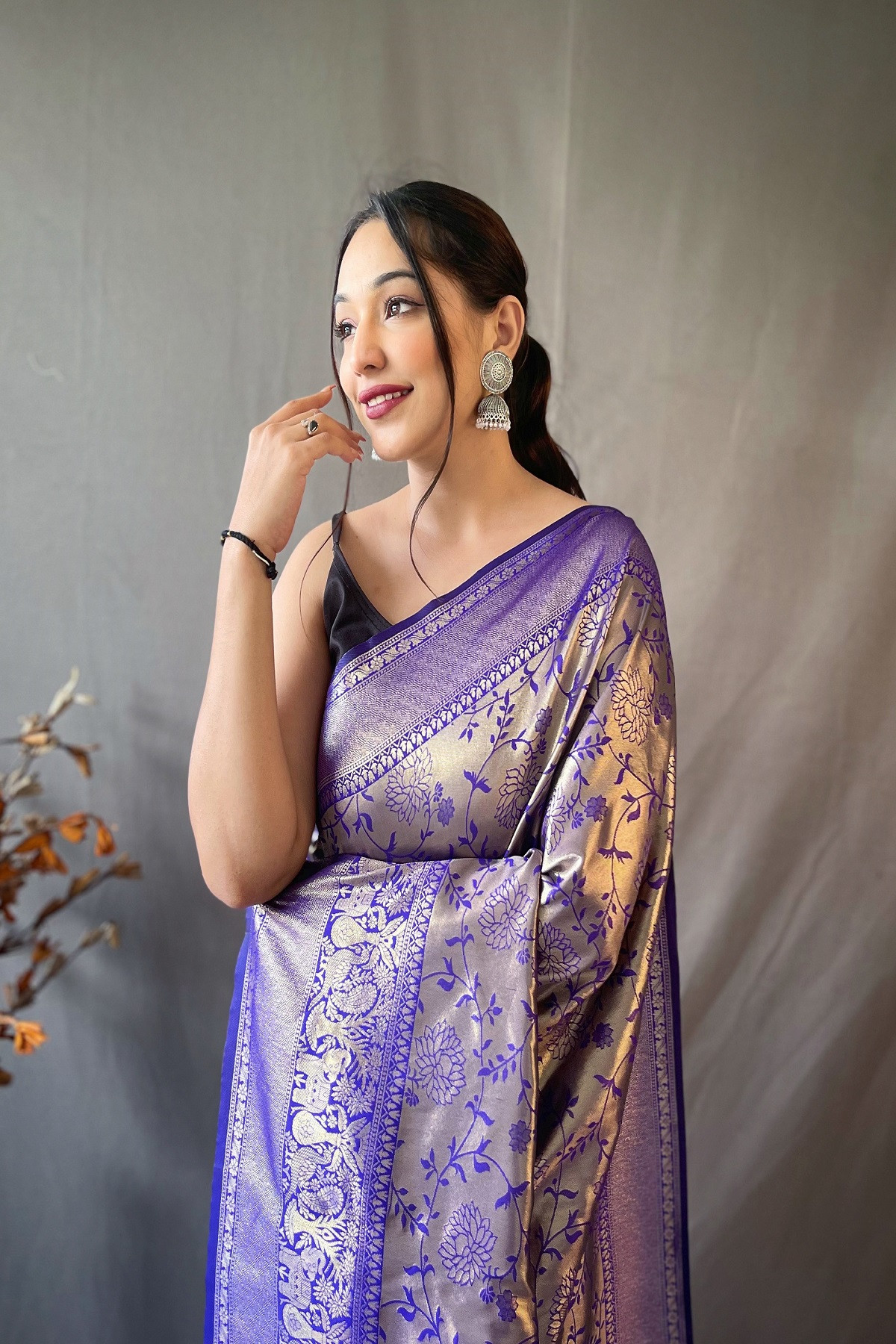 Gold zari Jaal woven Pure kanjeevaram silk Saree - Violet