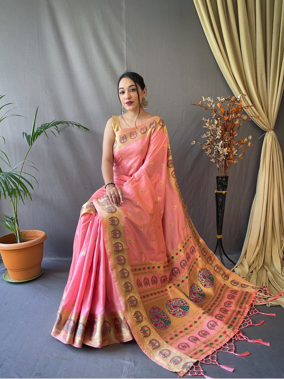 Paithani Silk saree with Meenakari woven Border & Pallu - Pink