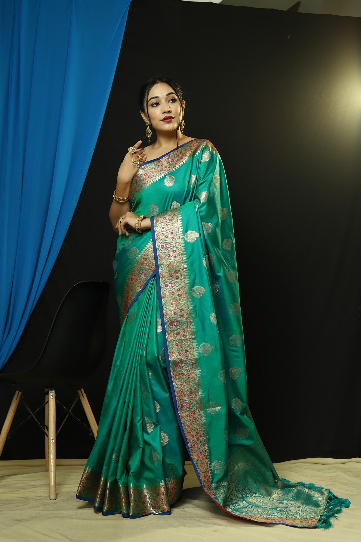 Dola Silk saree with Meenakari woven Border & Pallu - Green