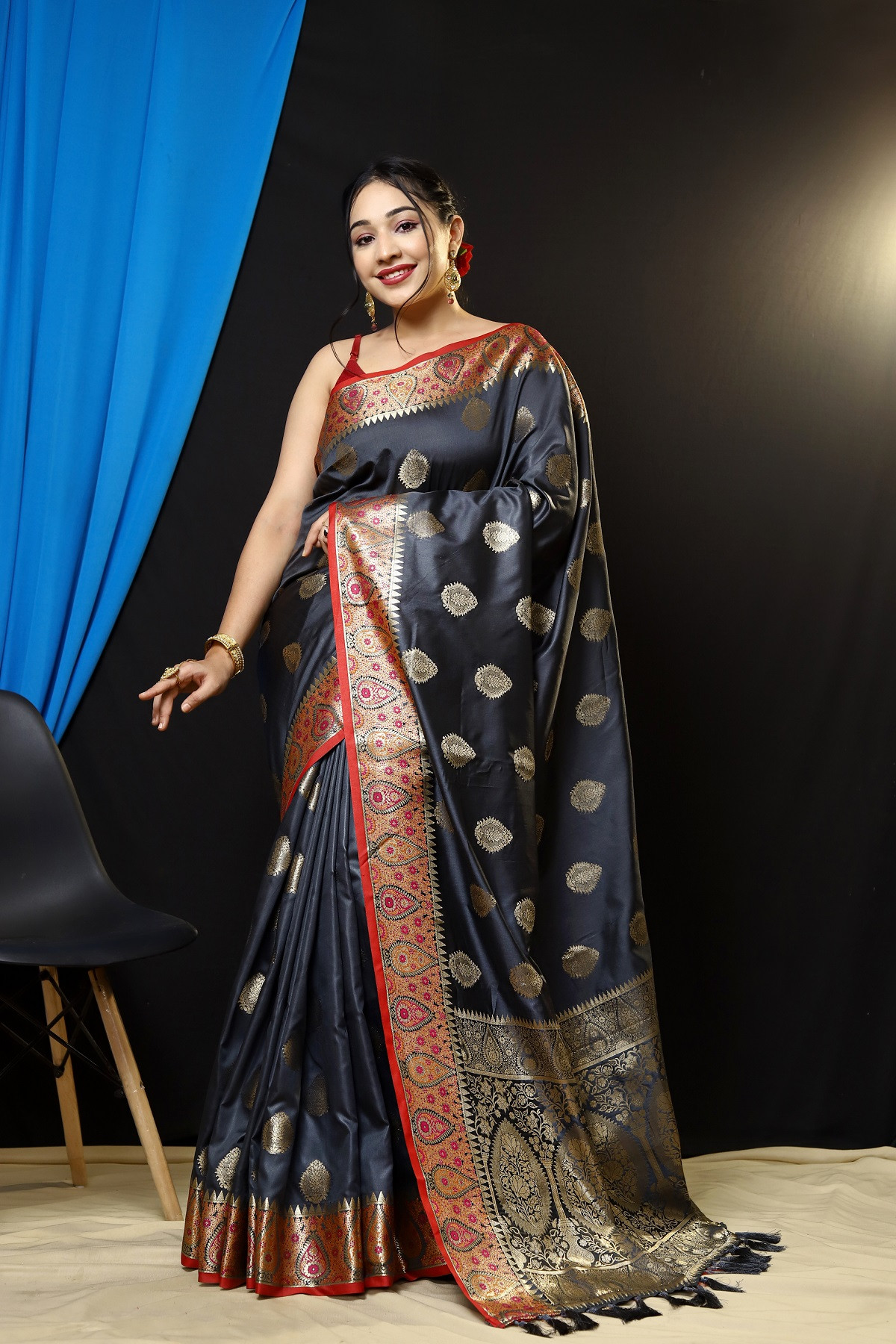 Dola Silk saree with Meenakari woven Border & Pallu - Grey