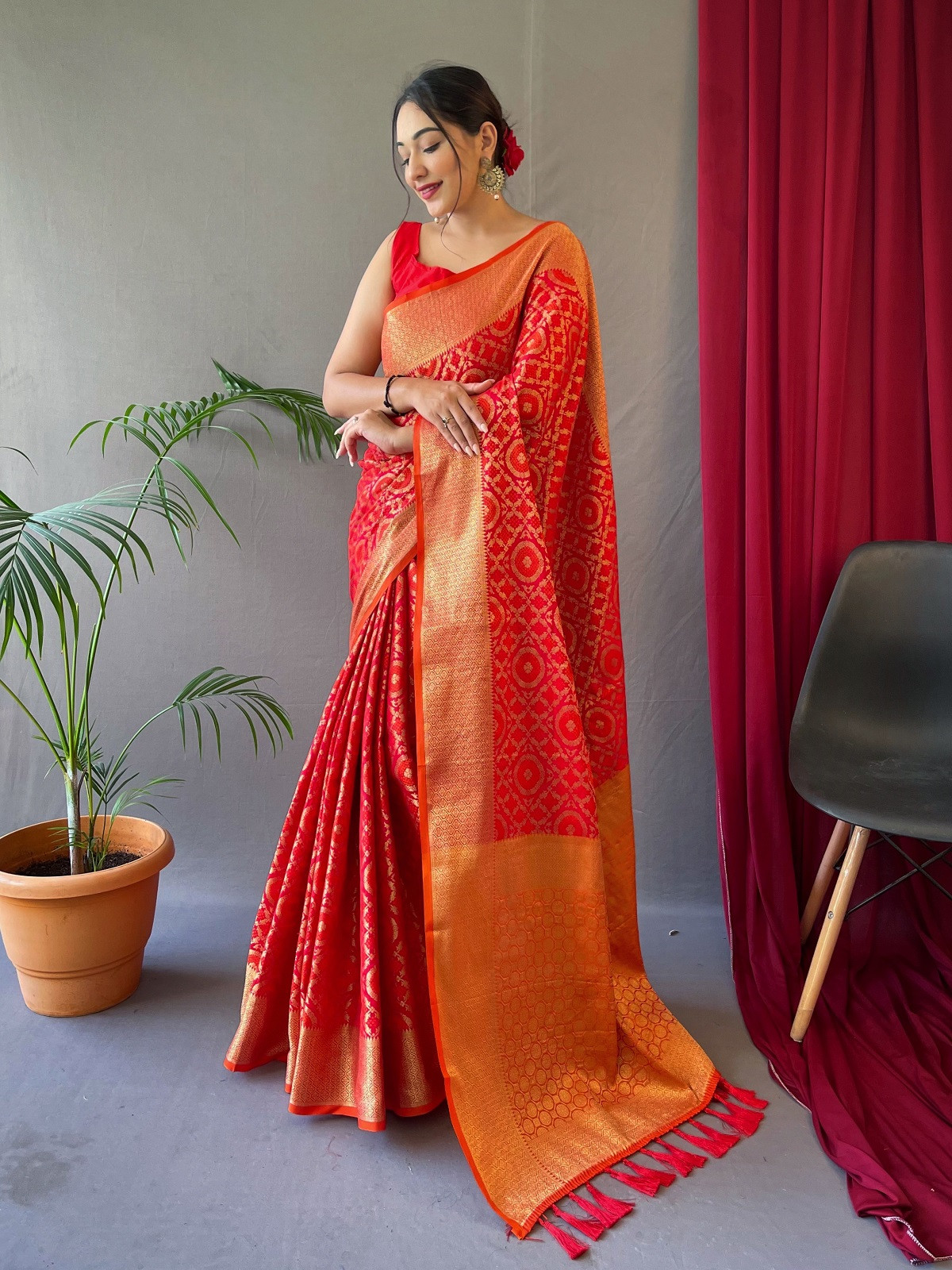 Patola Silk saree with gold Zari meenakari weaves border & Pallu - Red