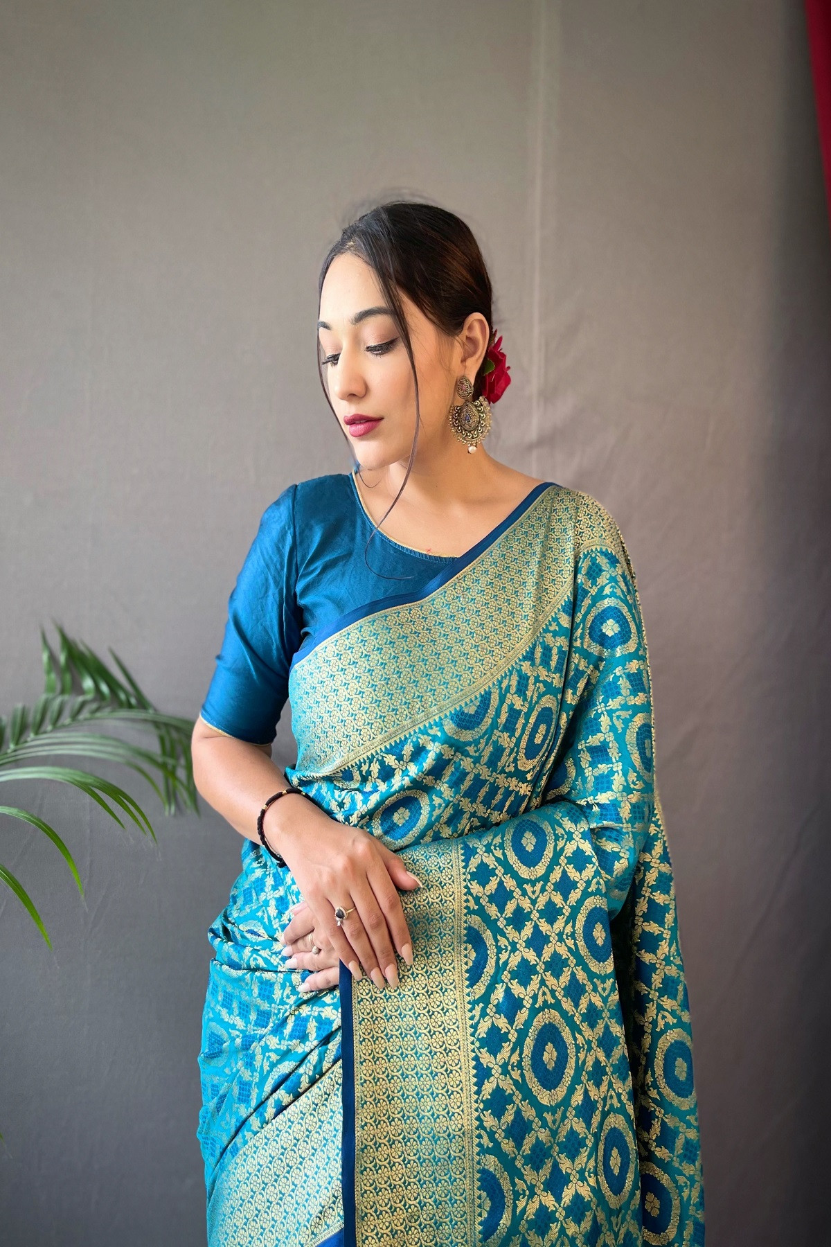 Patola Silk saree with gold Zari meenakari weaves border Pallu - Blue