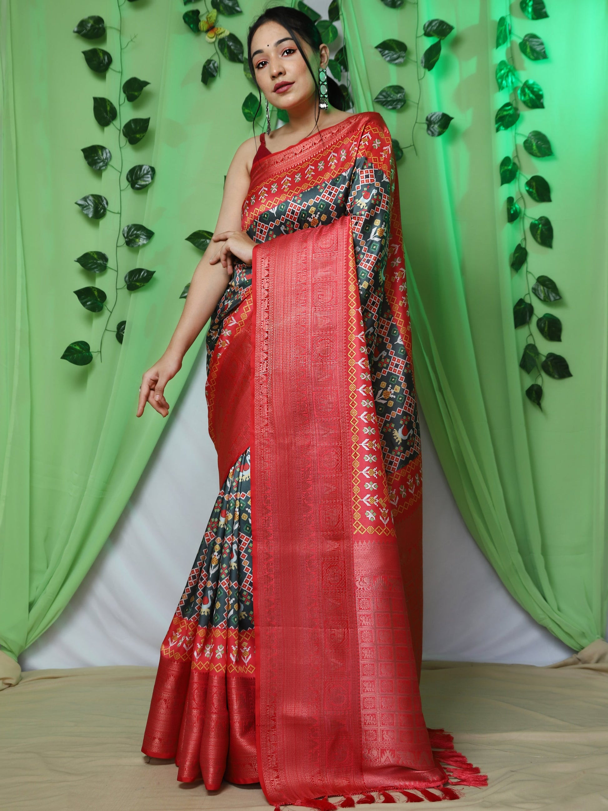 Ikkat Patola printed Pure Solf Silk woven saree - Green,Red