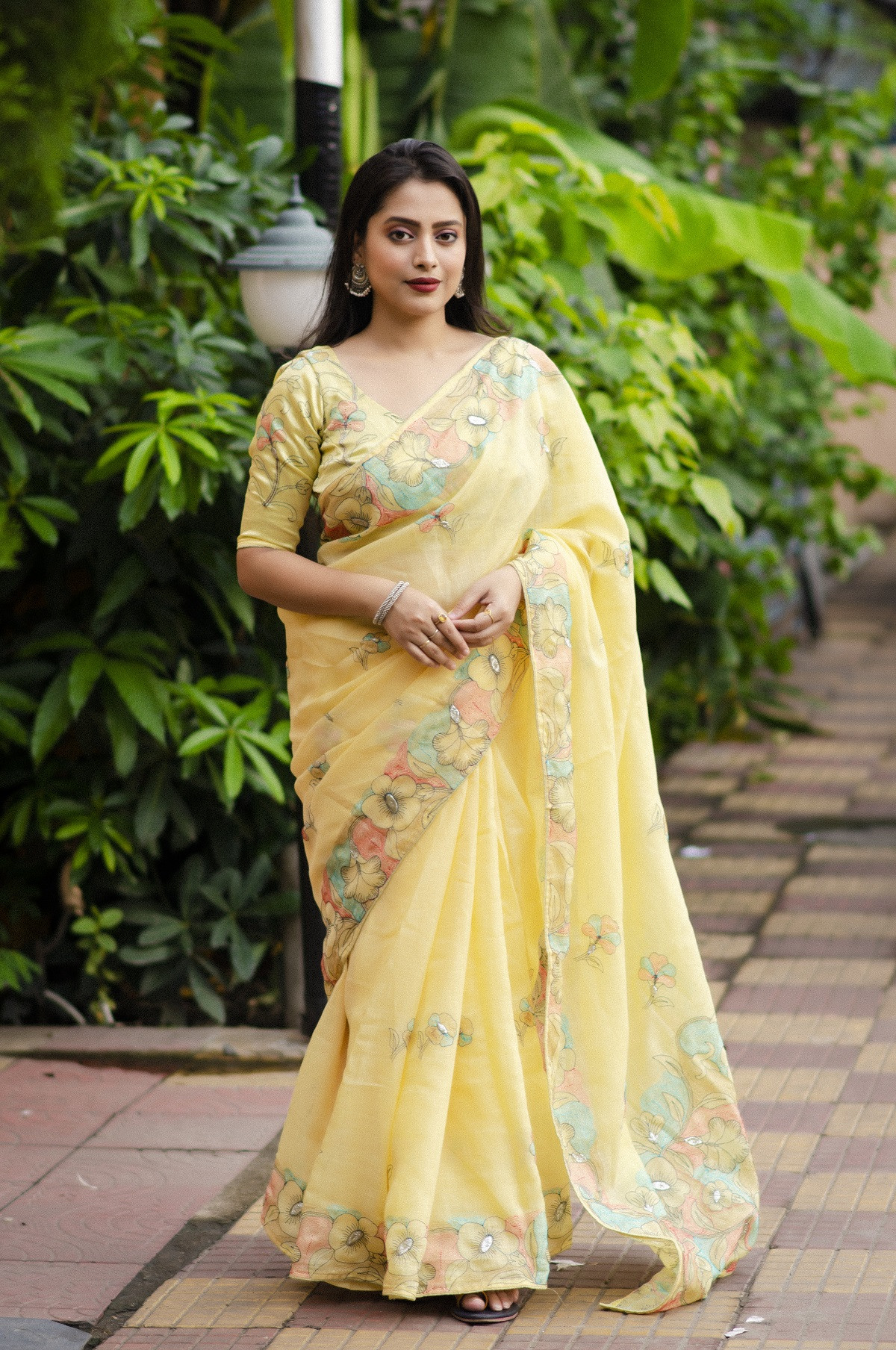 Pure Linen Designer Saree With pencil Embroidery & Rich Pallu - Yellow