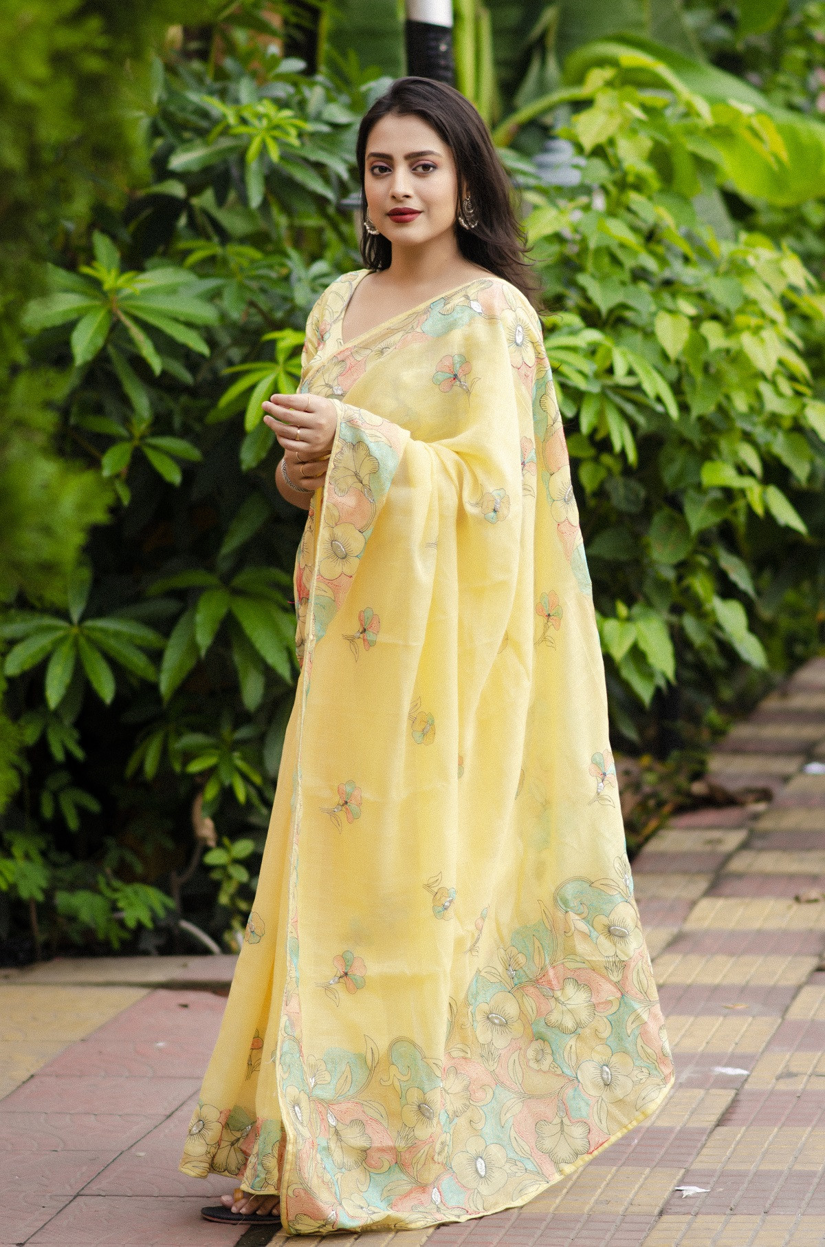 Pure Linen Designer Saree With pencil Embroidery & Rich Pallu - Yellow