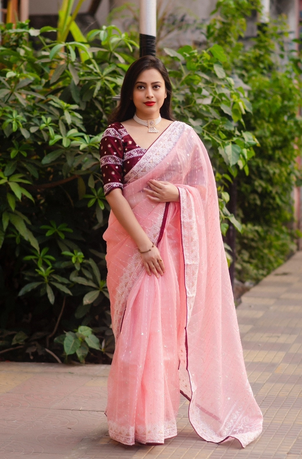 Designer soft Organza saree with Embroidery & Zari Work - Pink