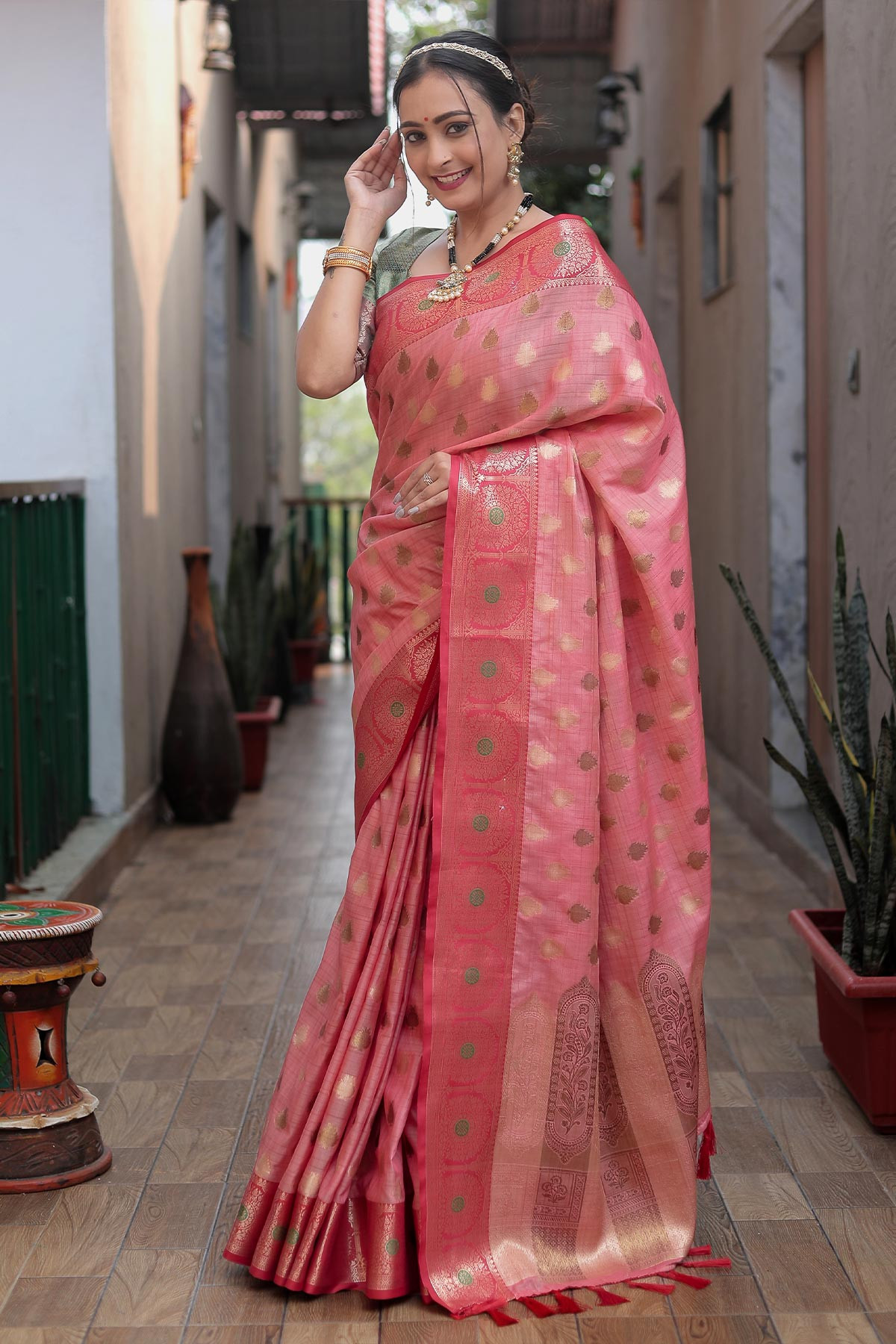 Banarasi Katan Silk Saree with zari woven Motif and Rich Pallu -Pink