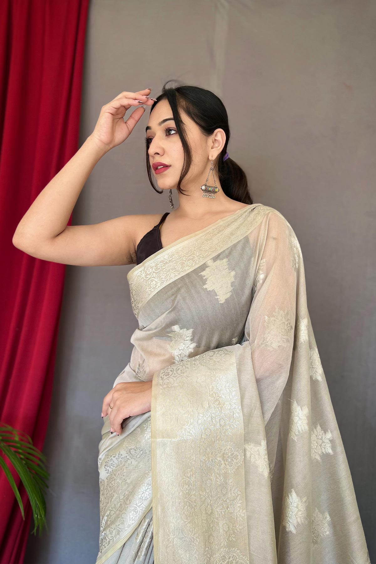 Pure Cotton Saree With Gold Zari Woven Border and Rich Pallu -Grey