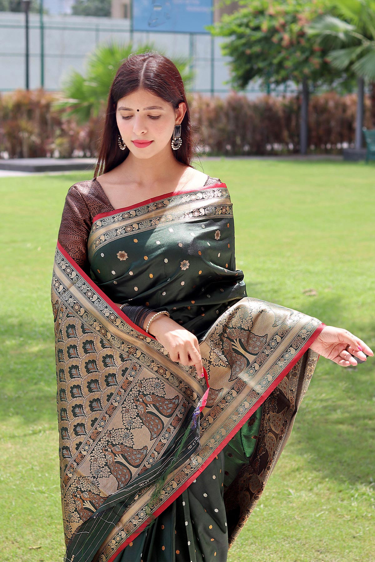 Soft Silk Saree With Gold & Copper Zari Woven With Rich Pallu - Green