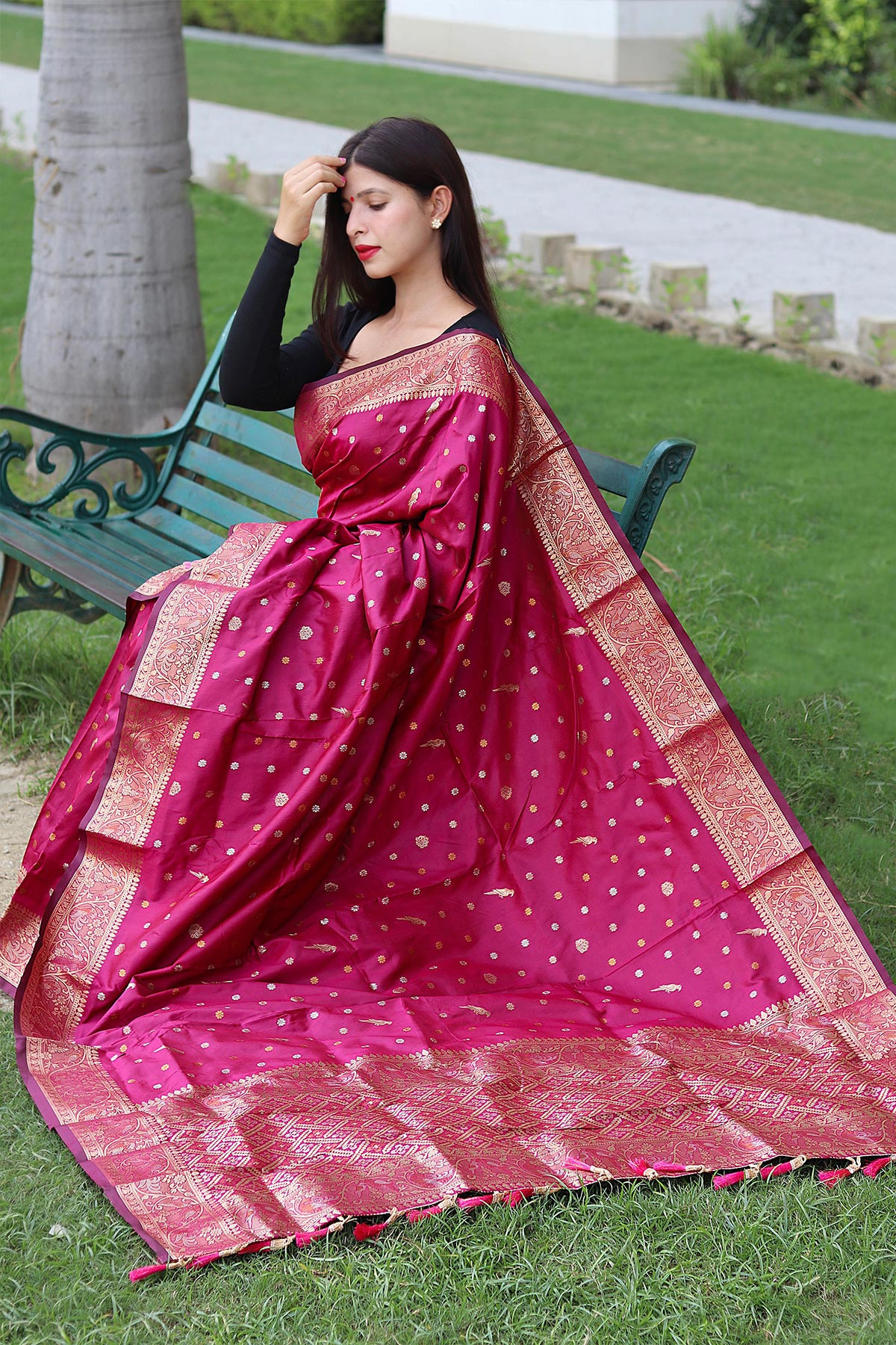 Soft Silk Saree With Gold & Copper Zari Woven With Rich Pallu - Pink