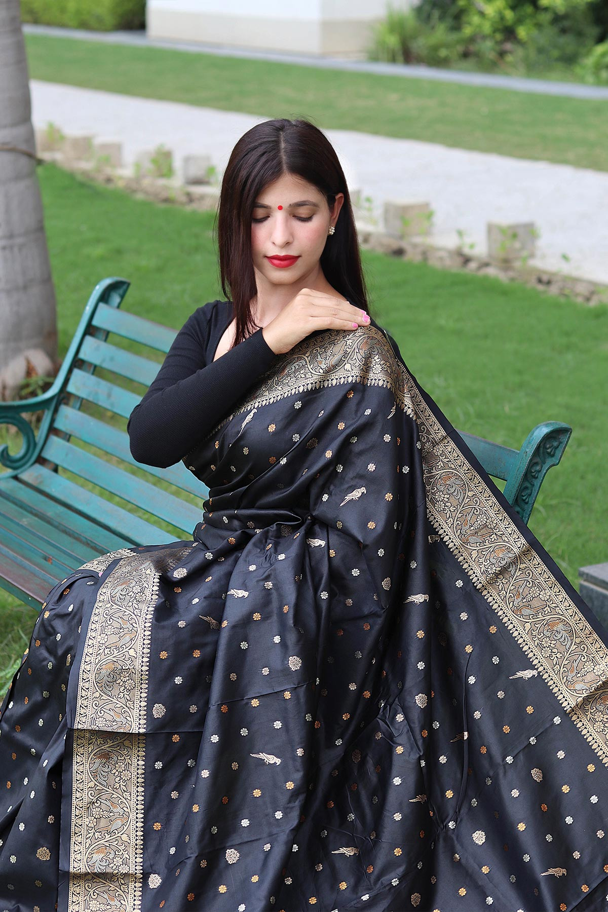 Banarasee Kubera Pattu Soft Silk Saree With Copper Zari Work-Black