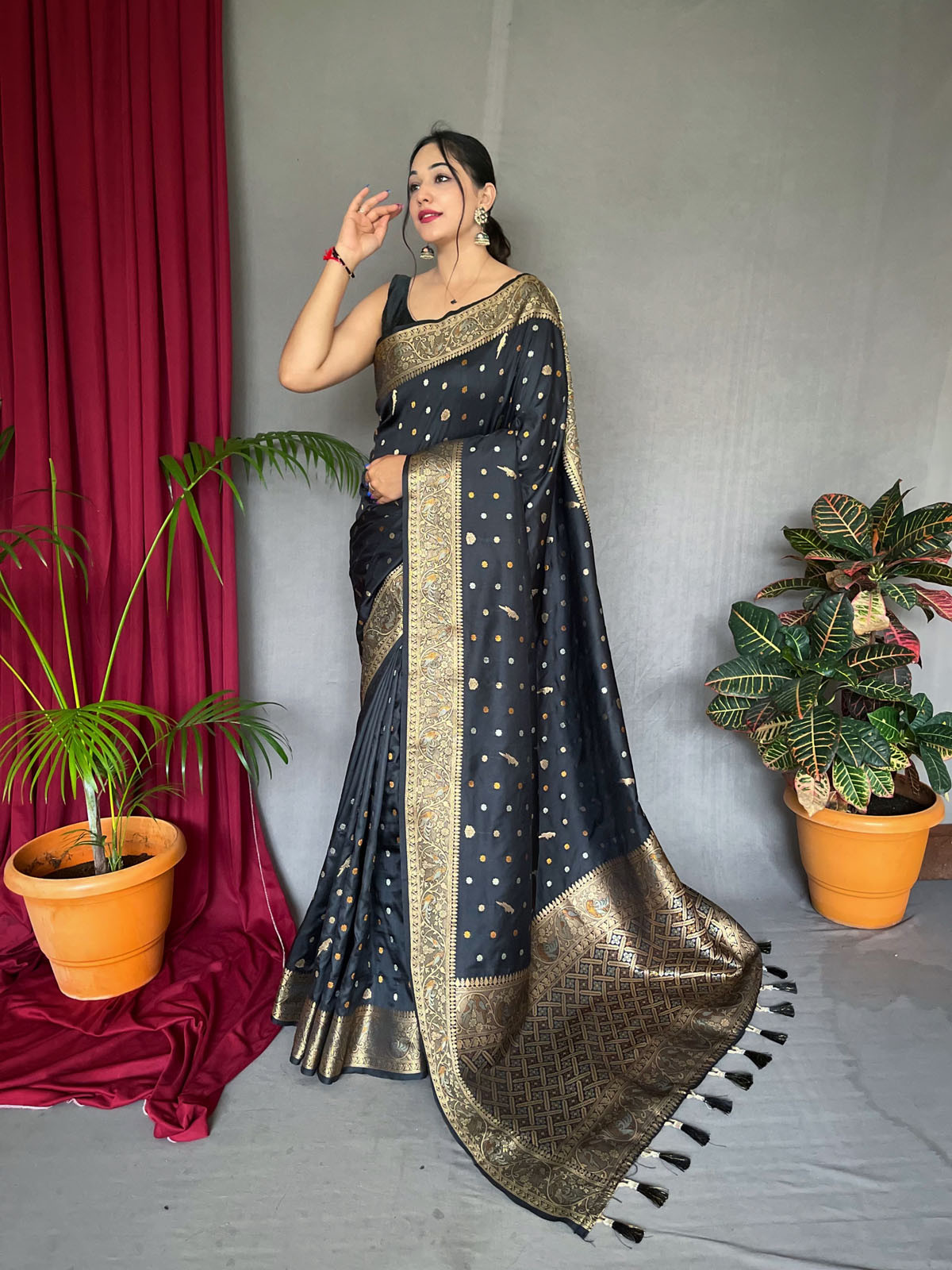 Beautiful Soft Silk Saree With Gold Zari Woven & Rich Pallu - Grey