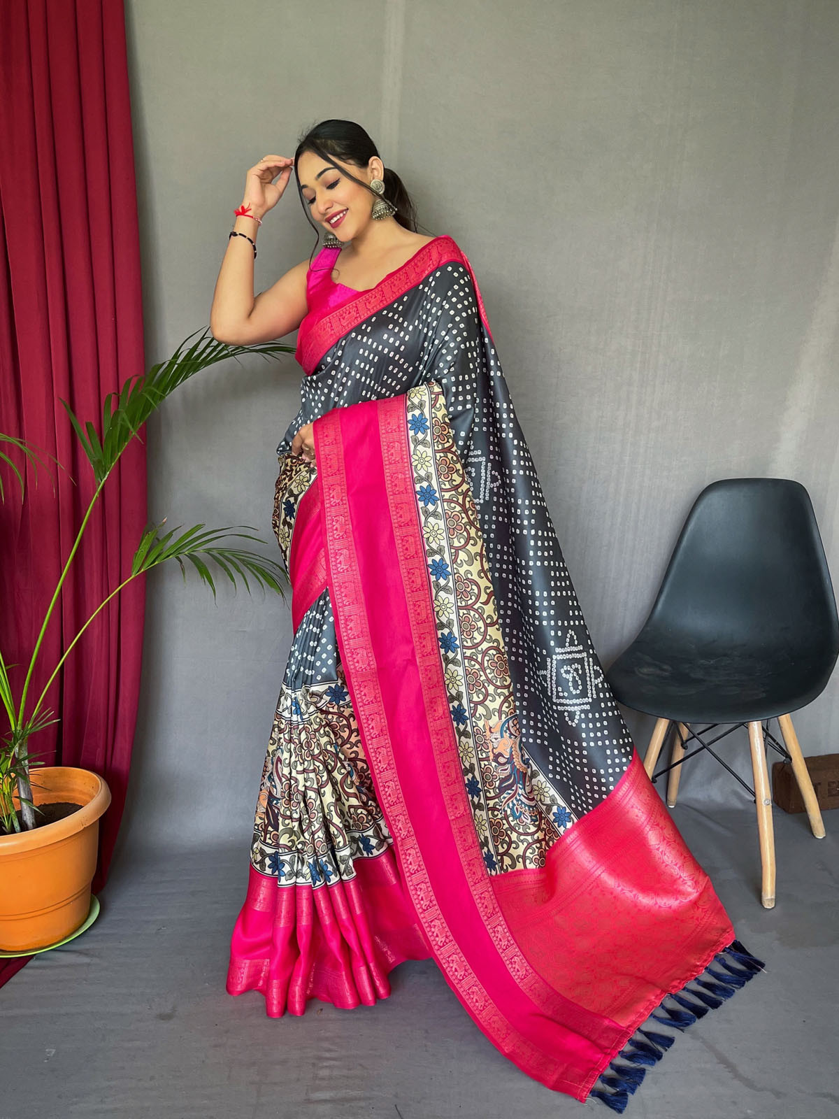 Pure Soft Silk Saree With Bandhej Kalamkari Print & Rich Pallu - Grey