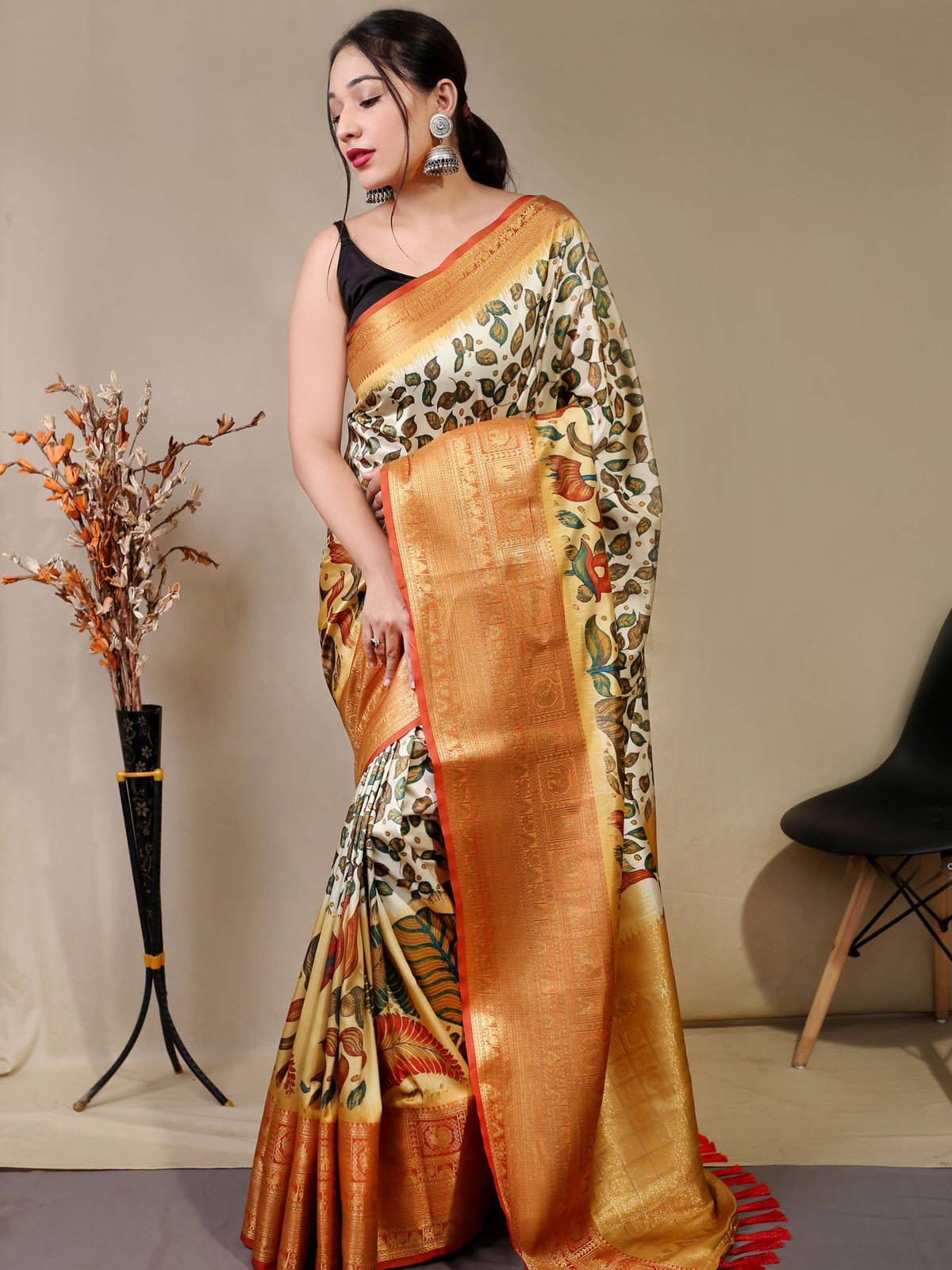 Pure Soft Silk Saree With Floral Kalamkari Print & Rich Pallu- Cream