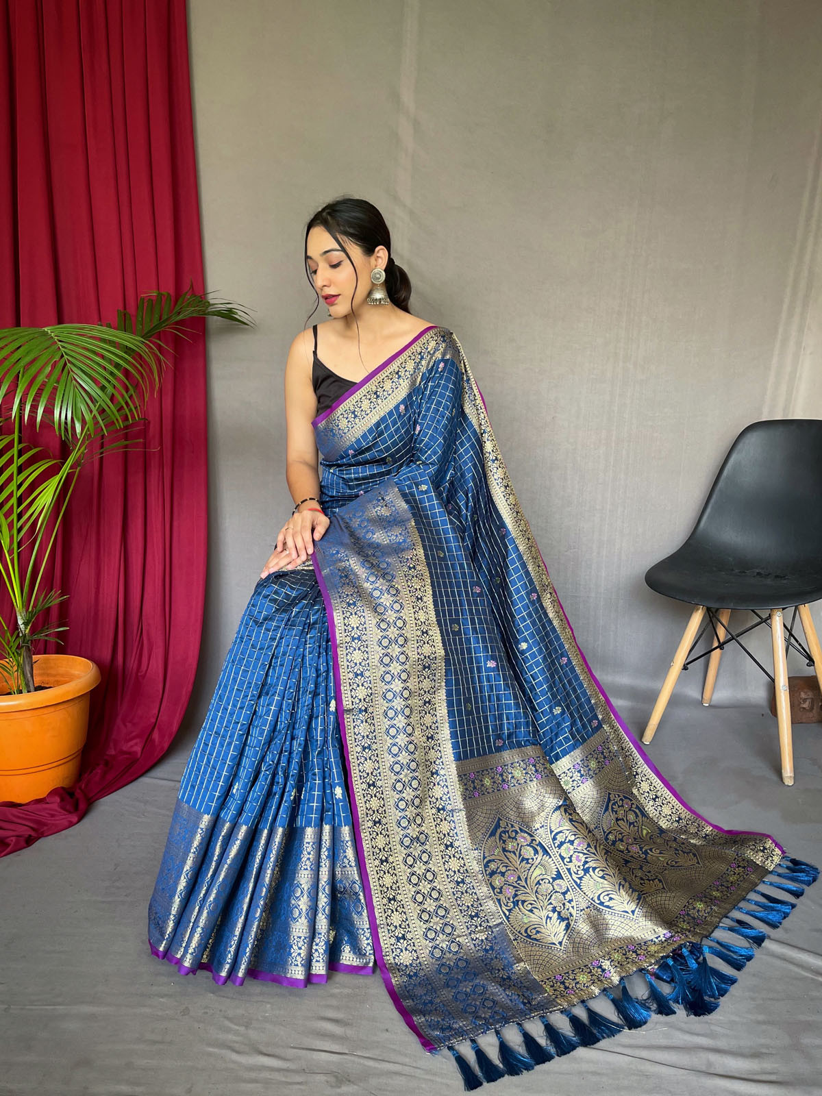 Soft Silk Saree With Checks Gold Zari Woven & Rich Pallu - Blue