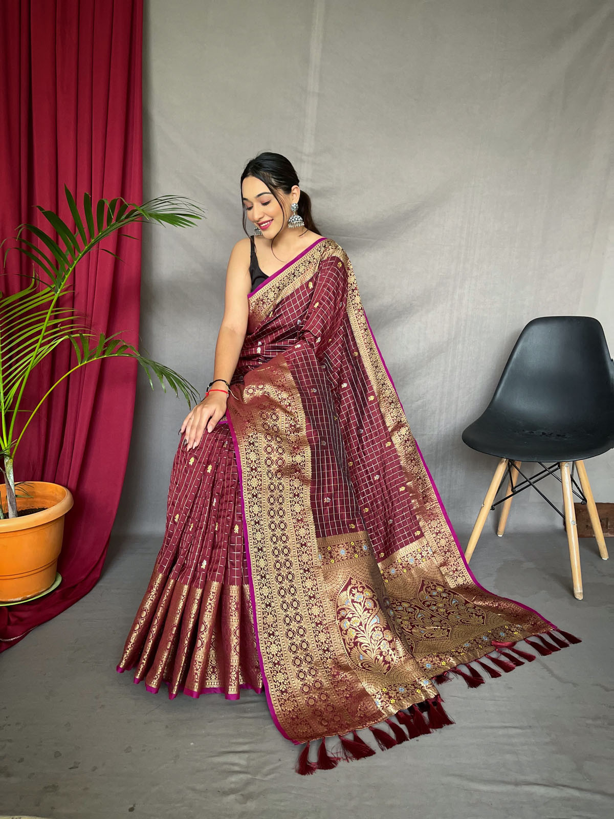 Soft Silk Saree With Checks Gold Zari Woven & Rich Pallu - Maroon