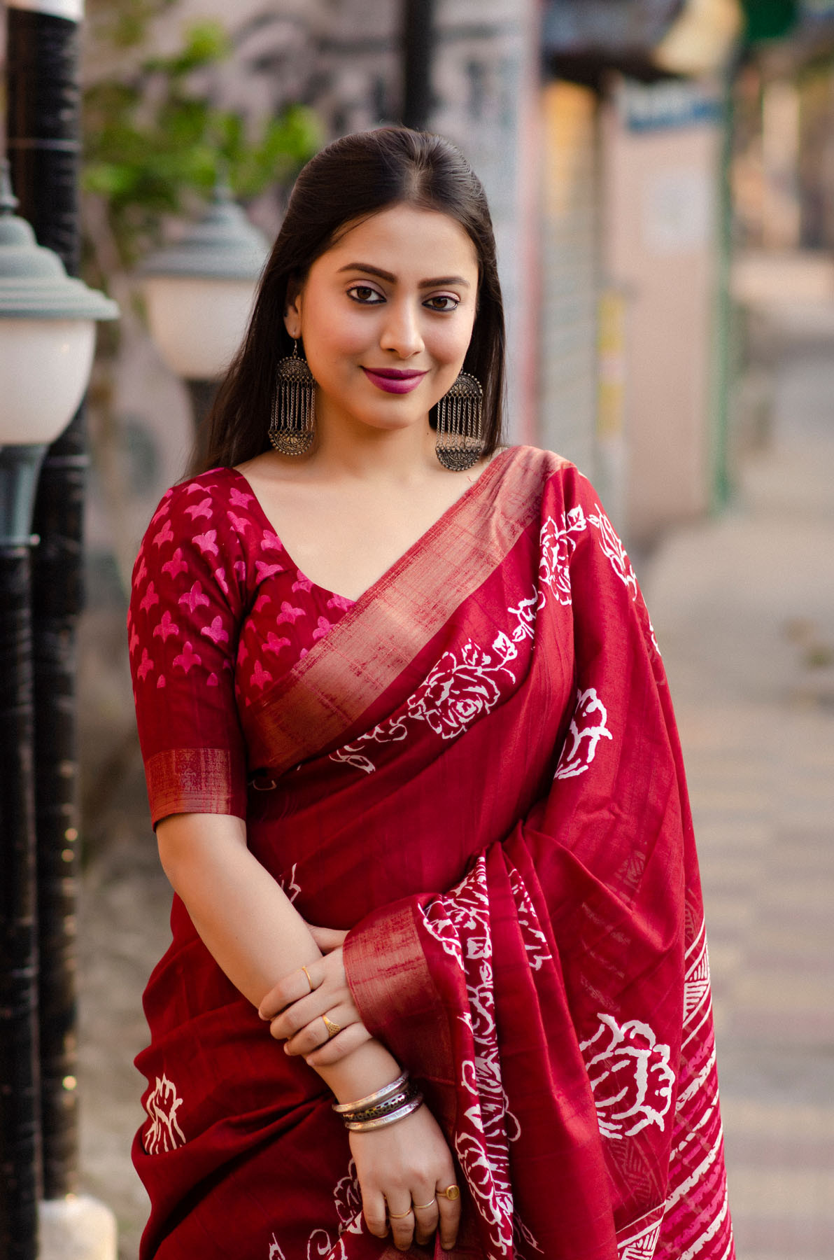 Beautiful Soft Silk Saree With Zari Woven & Batik Print - Red