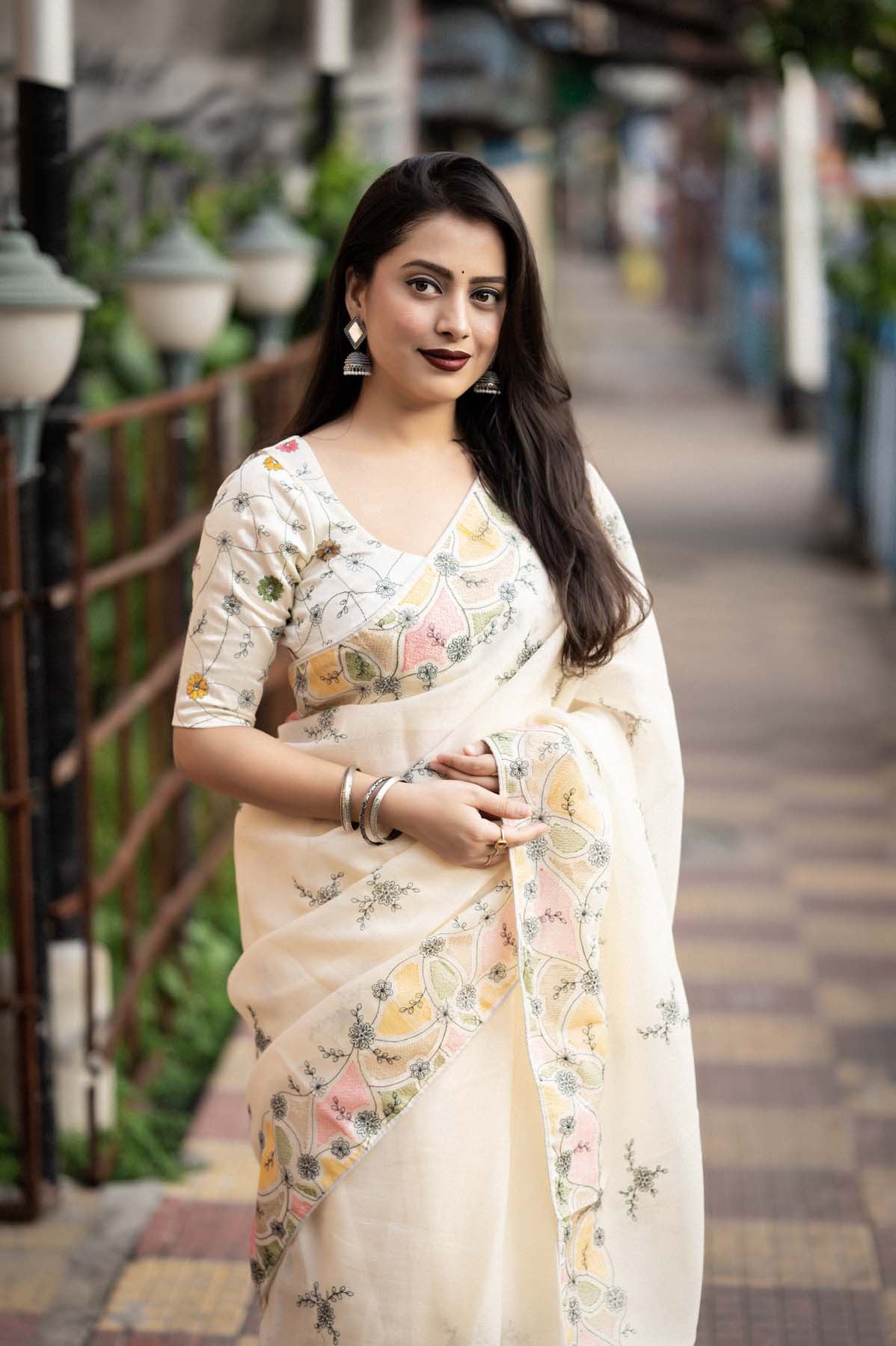 Pure Linen Designer Saree With pencil Embroidery & Rich Pallu - Cream