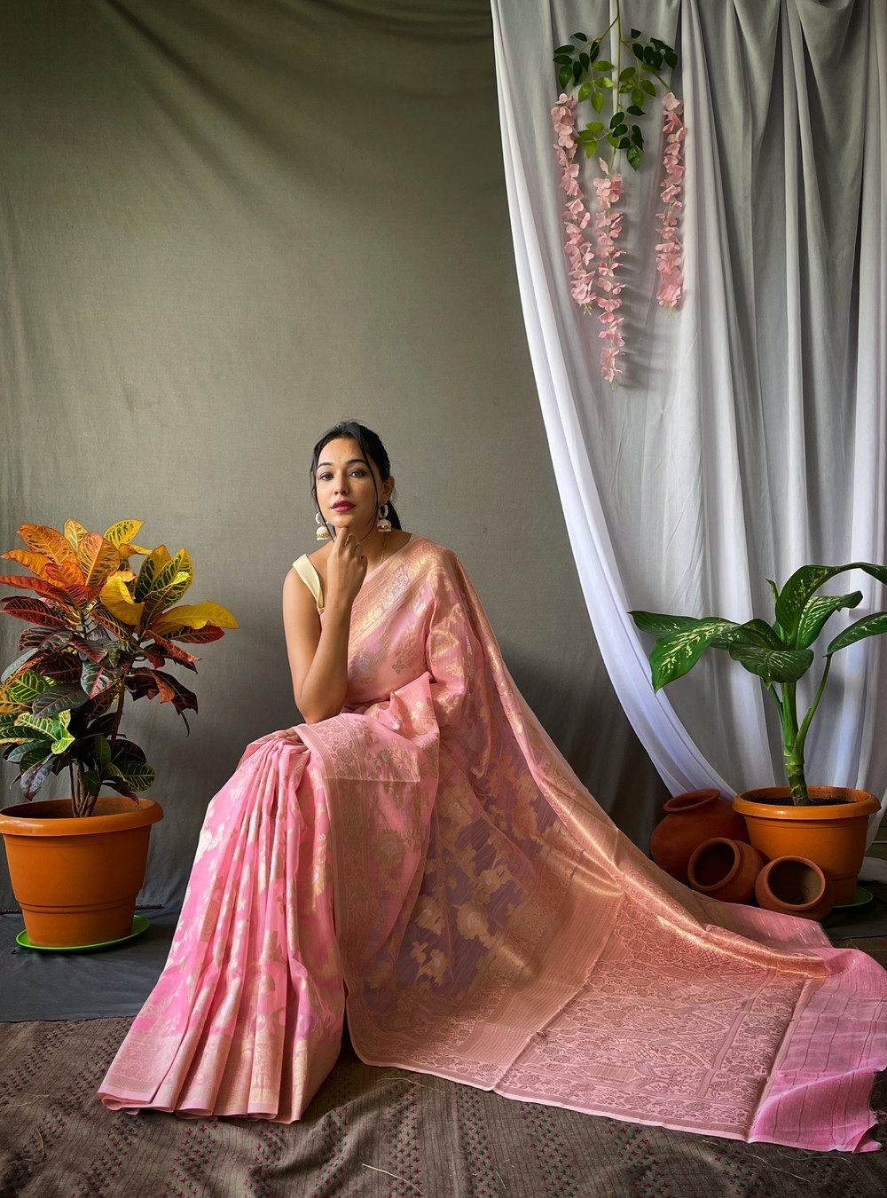 Linen Silk Saree with Zari Jaal Weaving with Rich Pallu - Light Pink