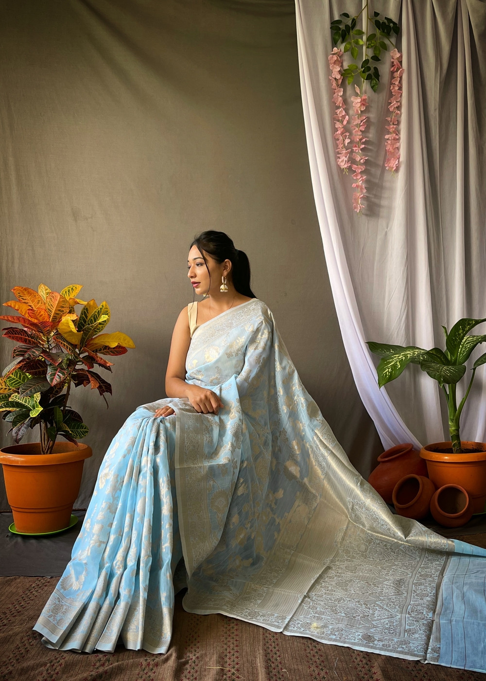 Linen Silk Saree with Zari Jaal Weaving with Rich Pallu - Light Blue