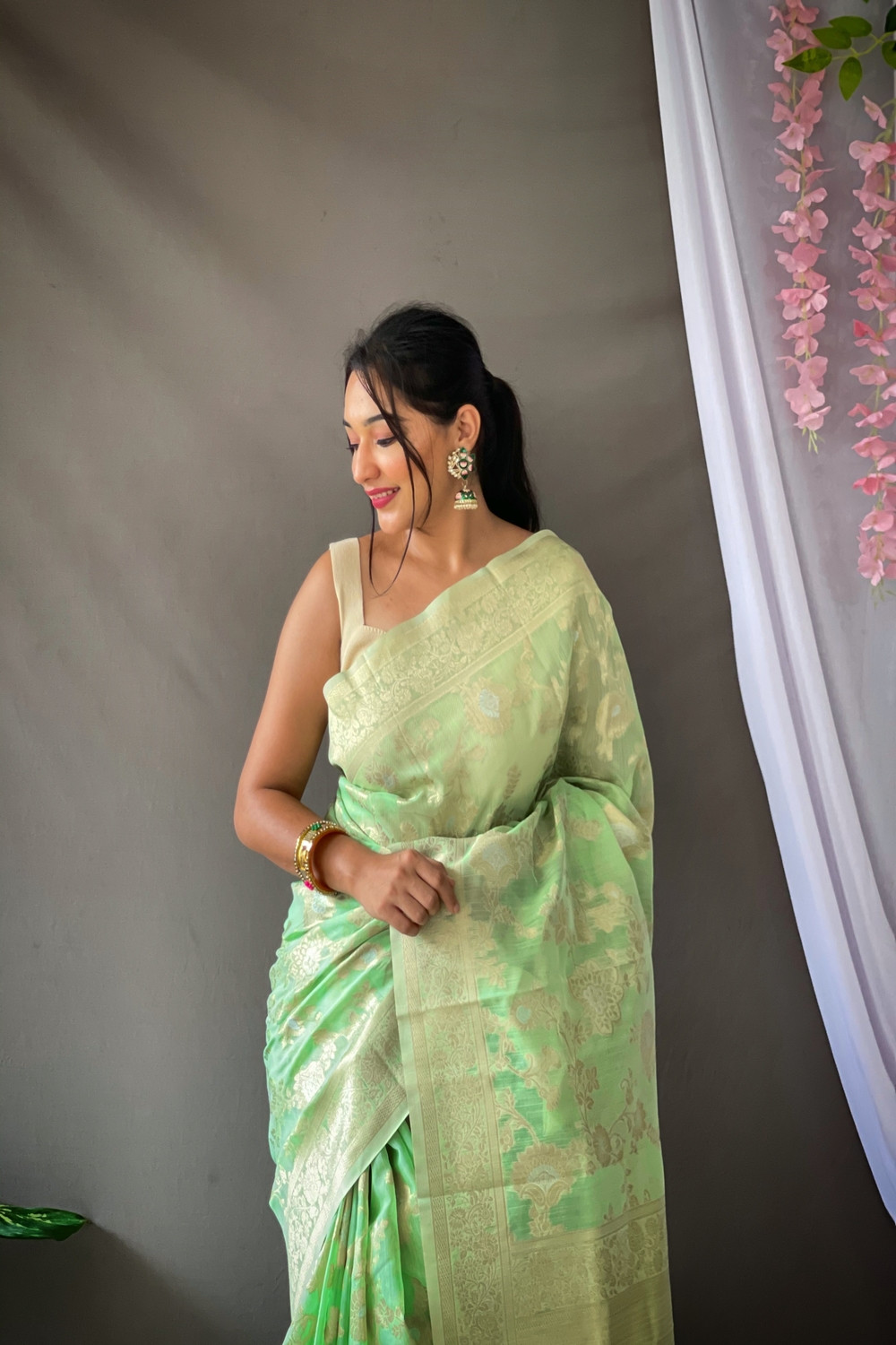 Linen Silk Saree with Zari Jaal Weaving with Rich Pallu - Light Green